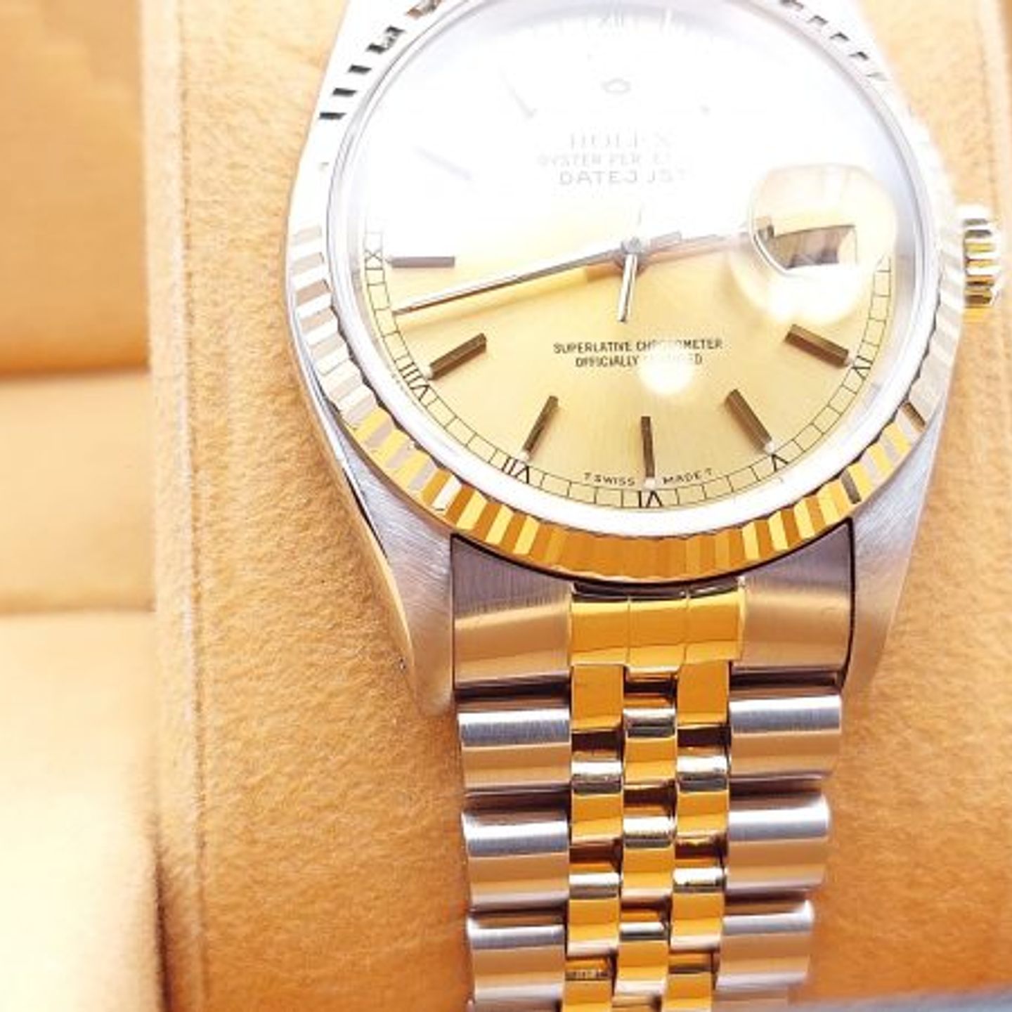 Rolex Datejust 36 16233 (1993) - Champagne dial 36 mm Gold/Steel case (4/8)