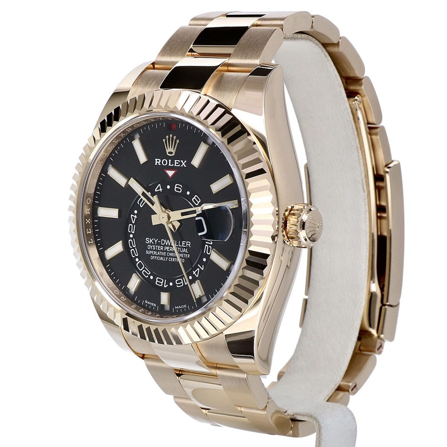 Rolex Sky-Dweller 326938 (2022) - Black dial 42 mm Yellow Gold case (2/8)