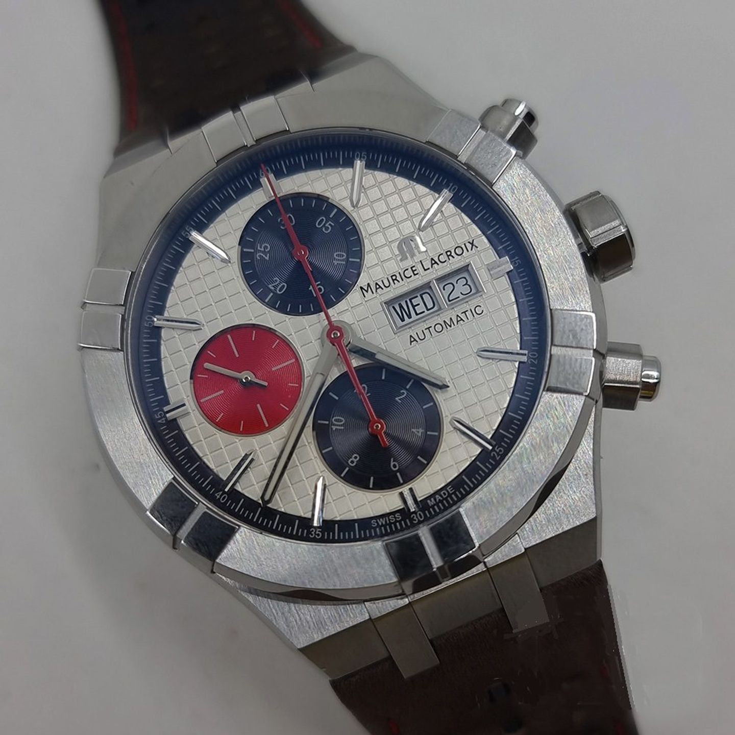 Maurice Lacroix Aikon AI6038-SS001-133-4 (2025) - Zilver wijzerplaat 44mm Staal (2/8)