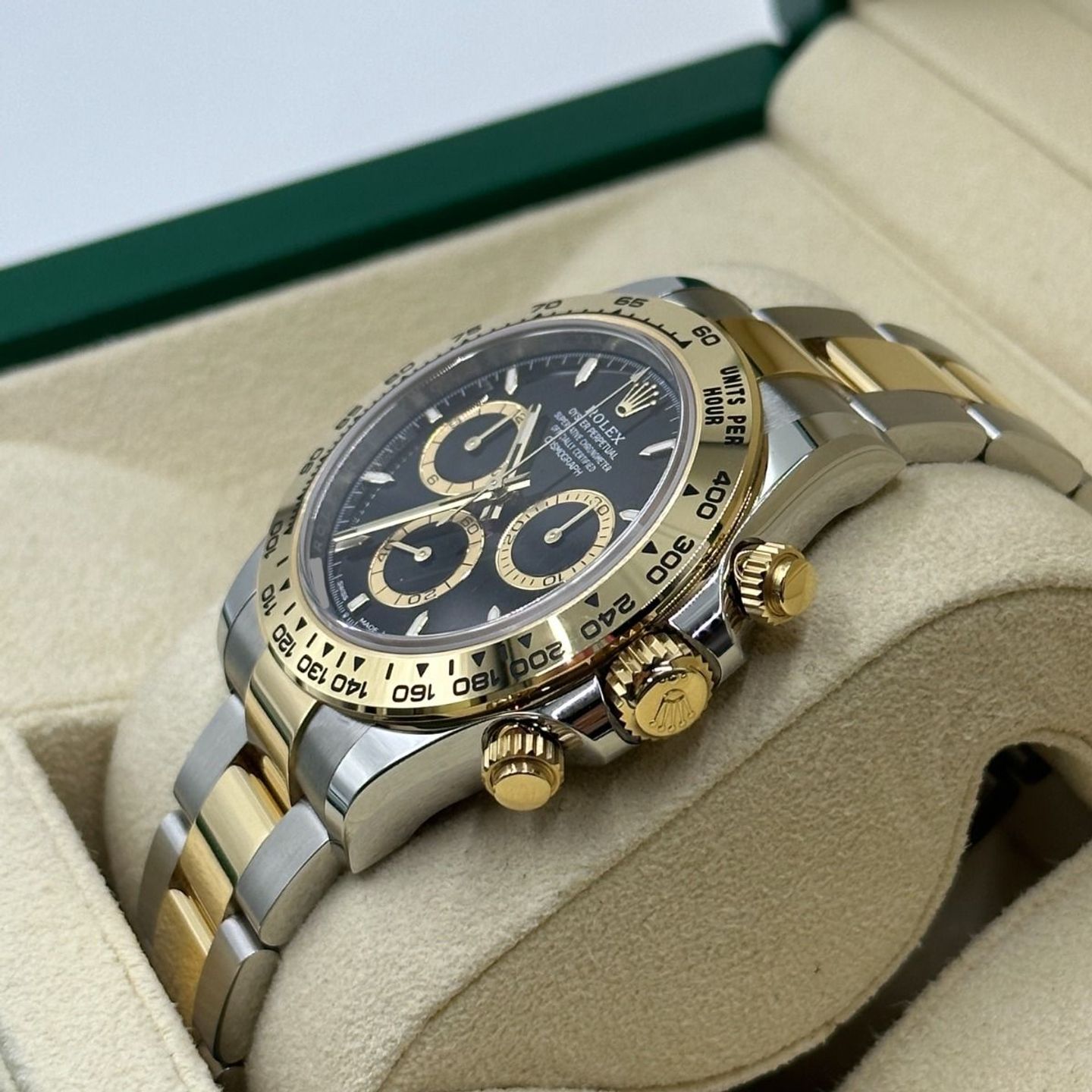 Rolex Daytona 126503 (2024) - Black dial 40 mm Gold/Steel case (6/8)