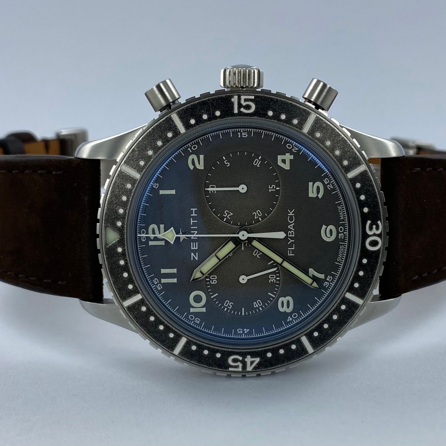Zenith Pilot 11.2240.405/21.C773 (2021) - Grijs wijzerplaat 43mm Staal (1/6)