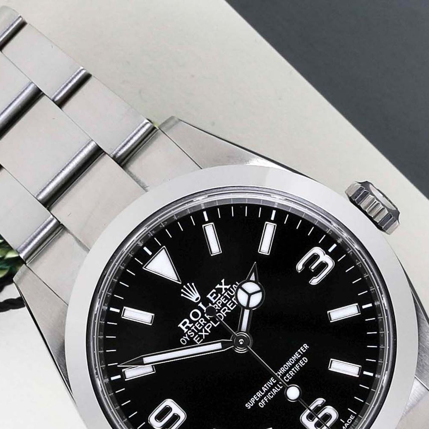 Rolex Explorer 224270 (2023) - Zwart wijzerplaat 40mm Staal (3/8)