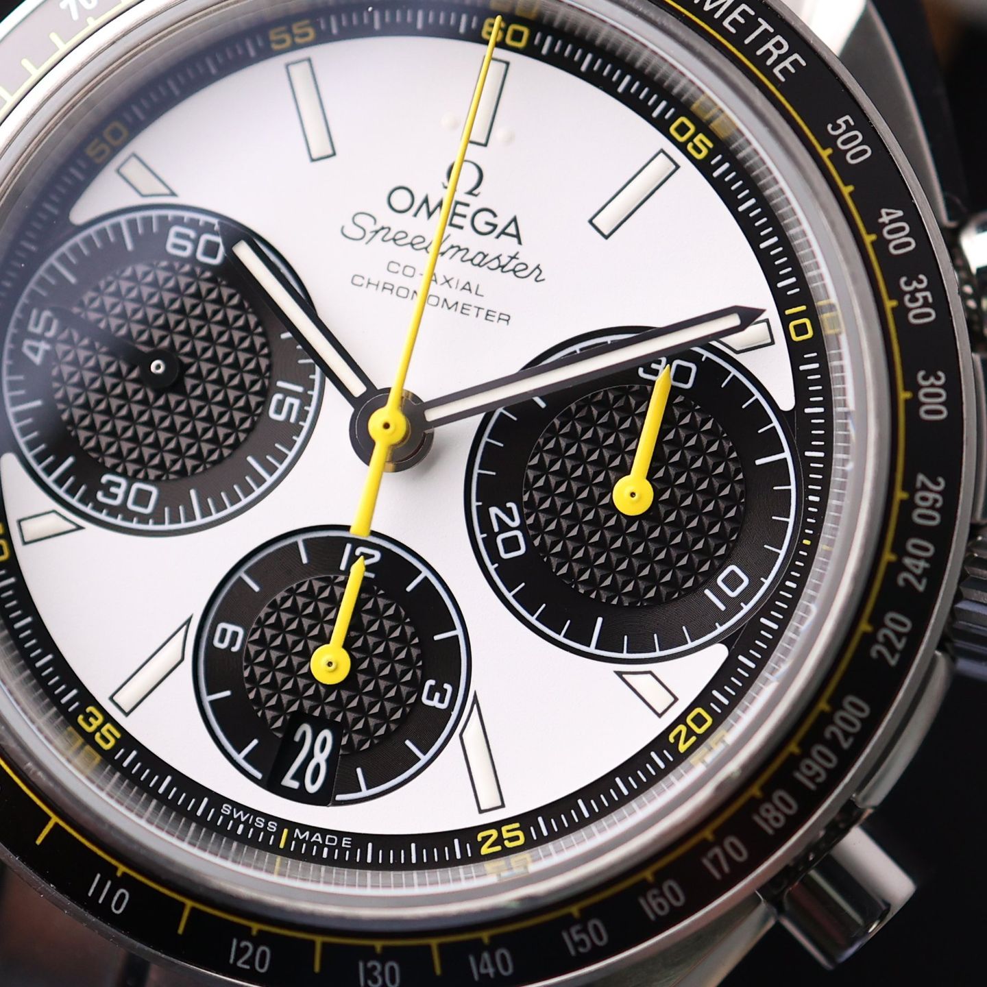 Omega Speedmaster Racing 326.30.40.50.04.001 - (2/3)