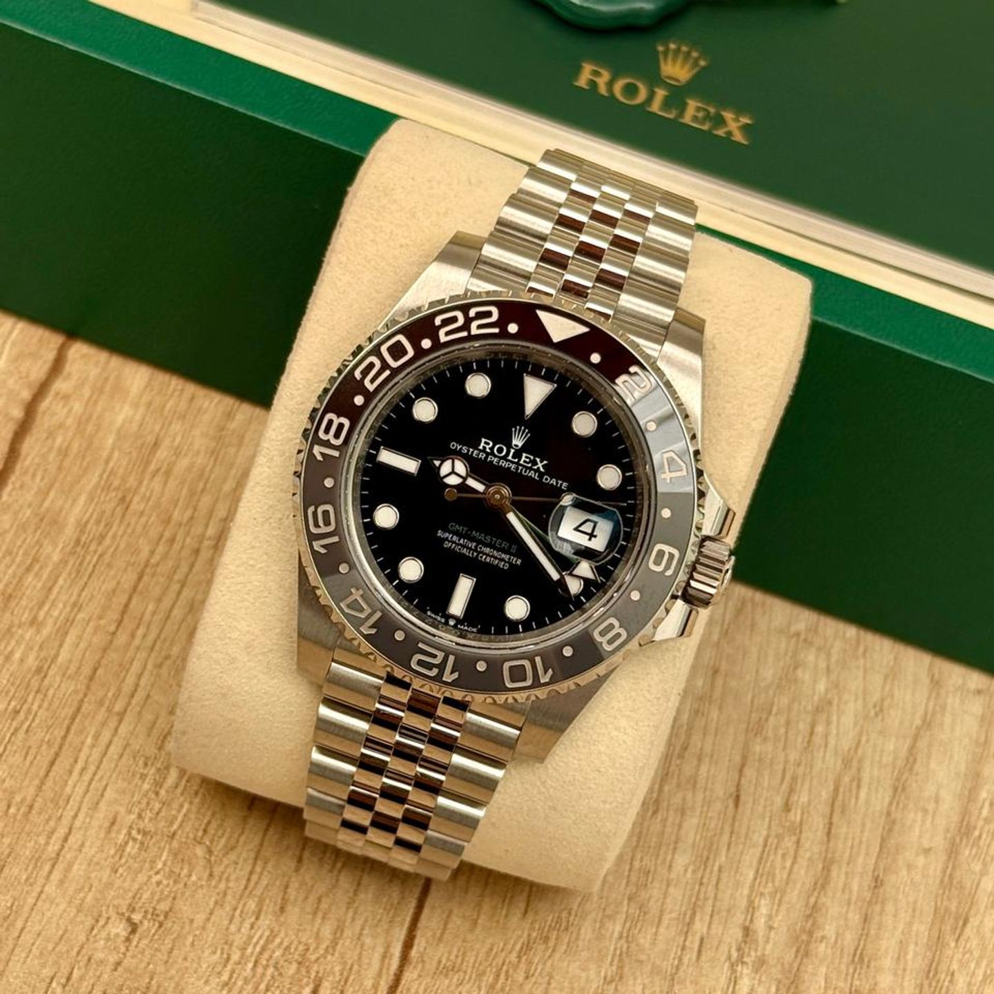 Rolex GMT-Master II 126710GRNR (2026) - 40mm Staal (2/10)