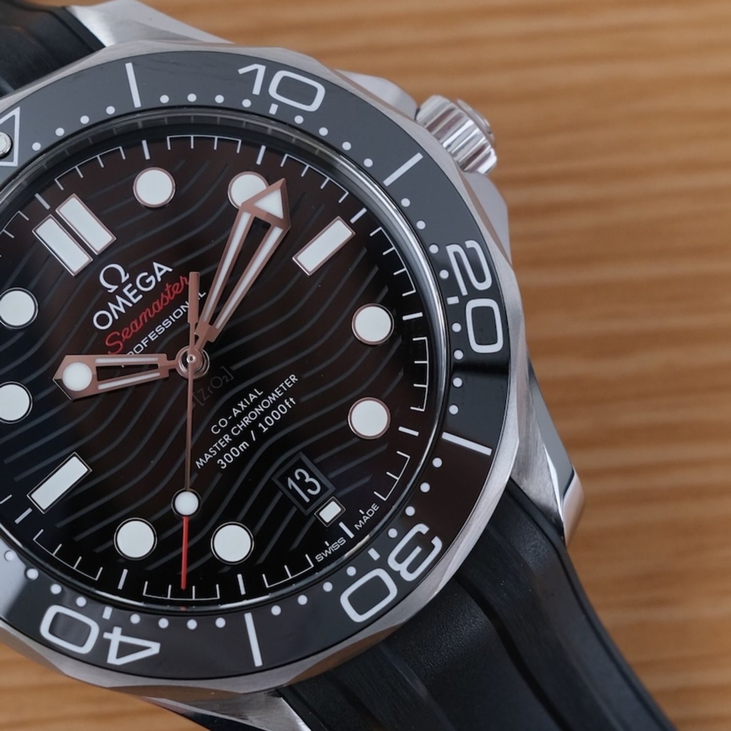 Omega Seamaster Diver 300 M 210.32.42.20.01.001 (2023) - Zwart wijzerplaat 42mm Staal (3/8)