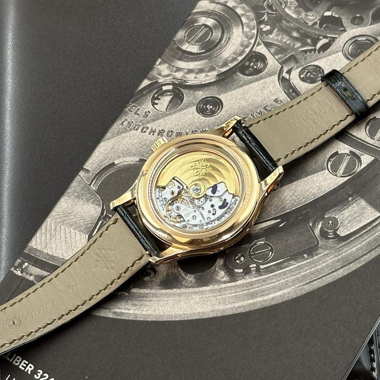 Patek Philippe Annual Calendar 5205R-011 - (5/8)