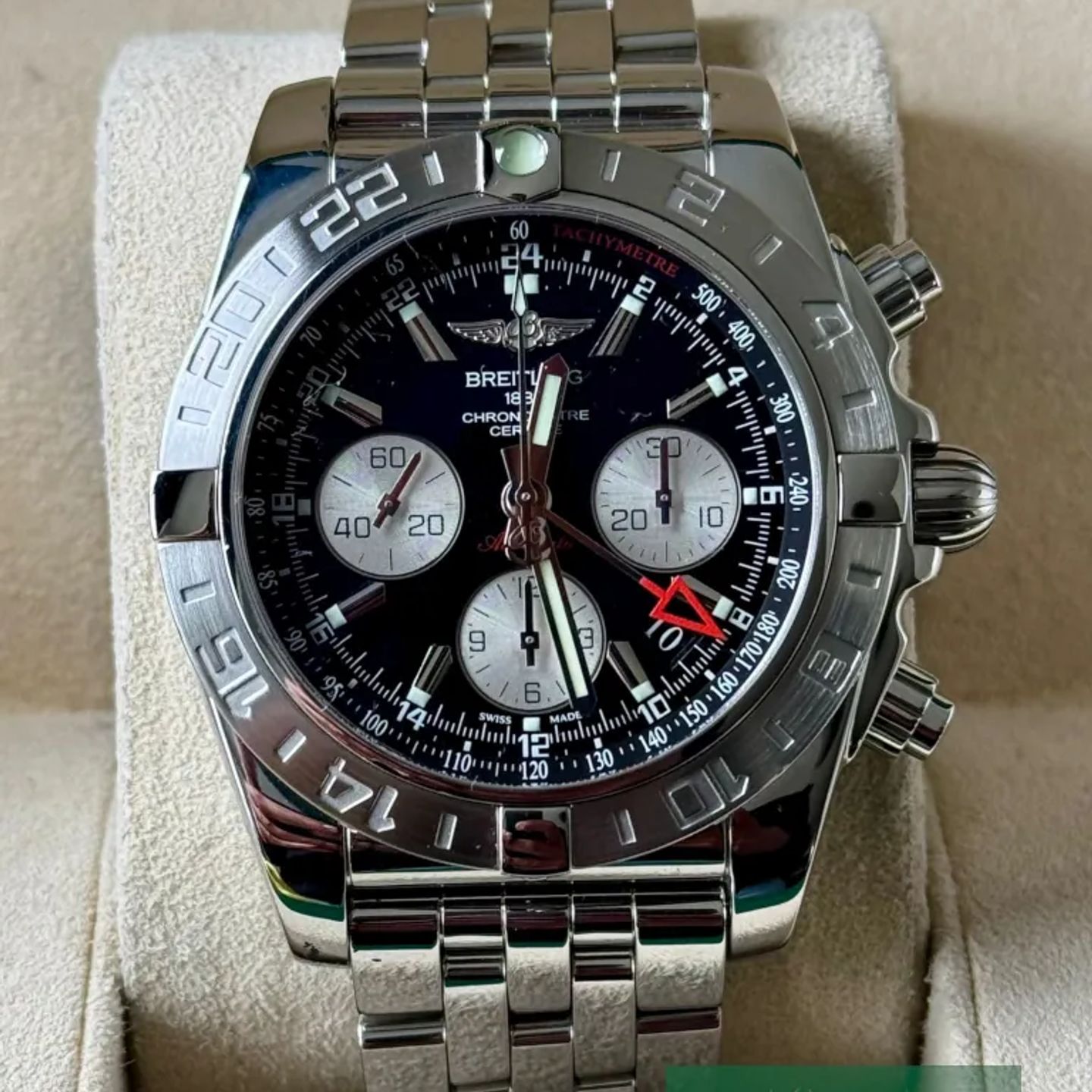 Breitling Chronomat 44 GMT AB042011/BB56 (2016) - Black dial 44 mm Steel case (2/7)