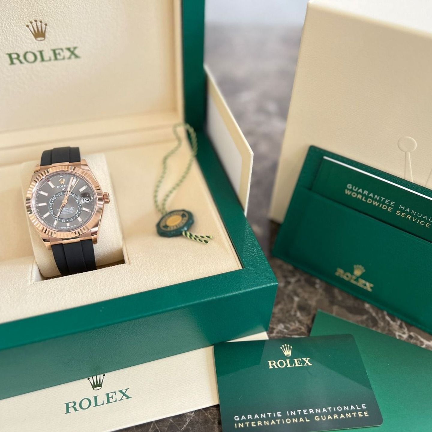 Rolex Sky-Dweller 336235 (2024) - Grijs wijzerplaat 42mm Roségoud (5/8)