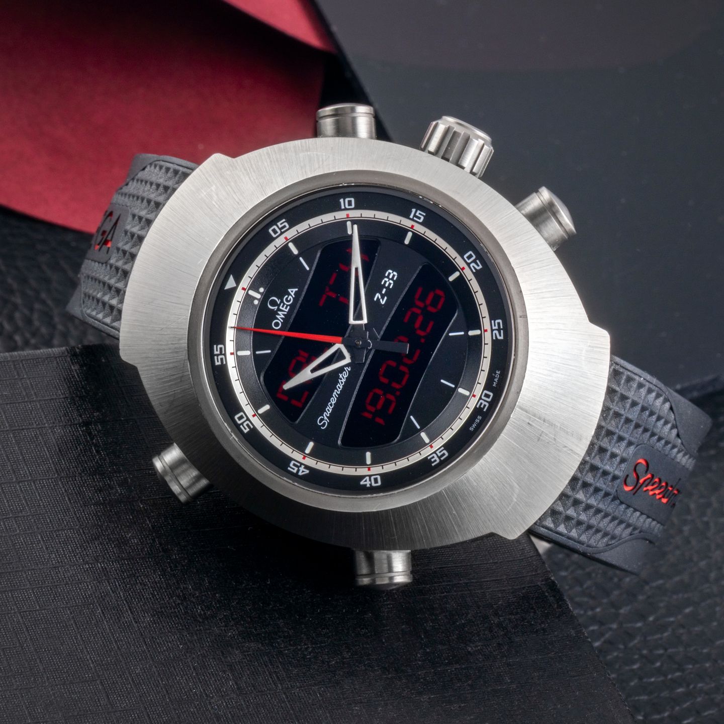 Omega Speedmaster Spacemaster Z-33 325.92.43.79.01.001 (Unknown (random serial)) - Black dial 43 mm Titanium case (2/8)