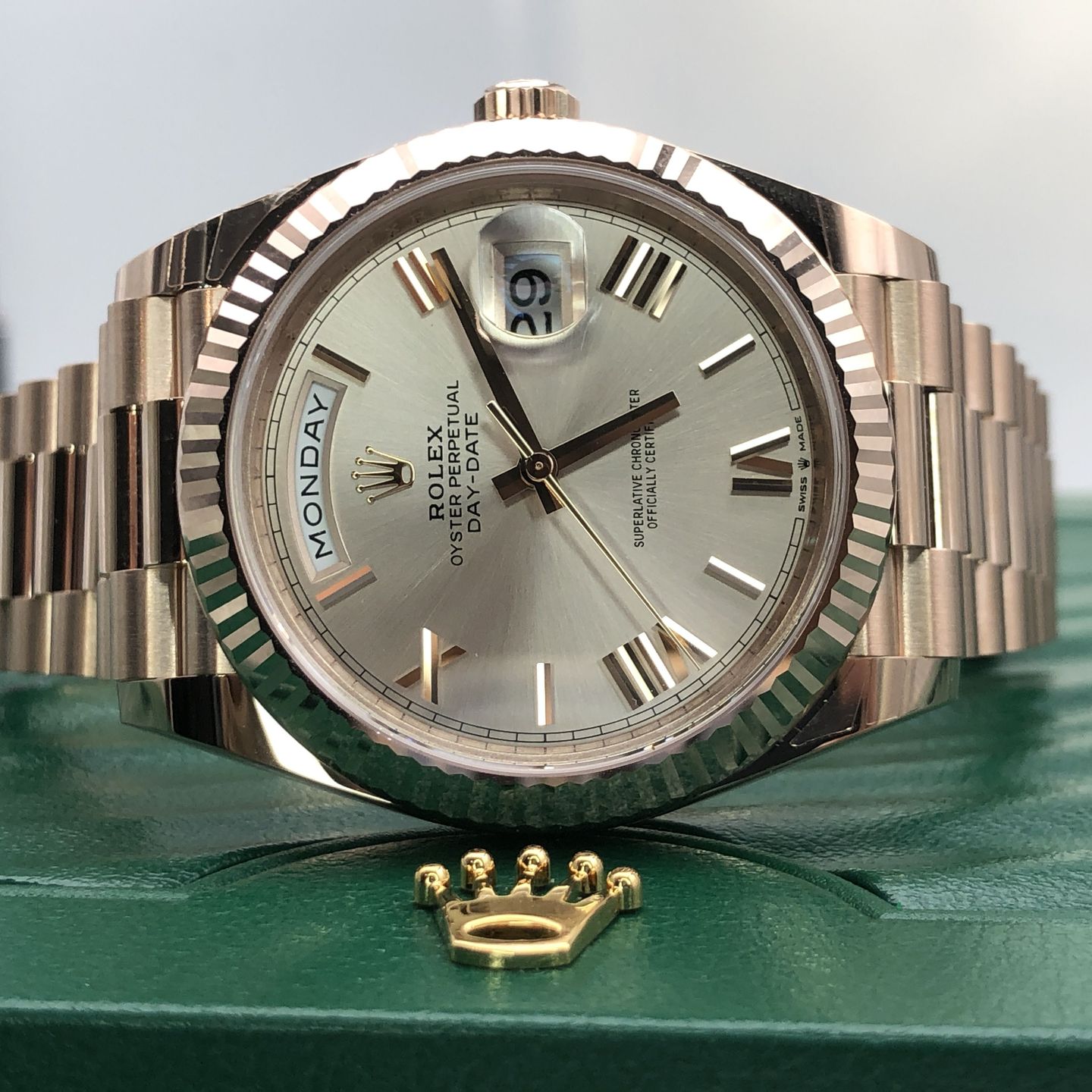 Rolex Day-Date 40 228235 (Onbekend (willekeurig serienummer)) - Roze wijzerplaat 40mm Roségoud (7/8)