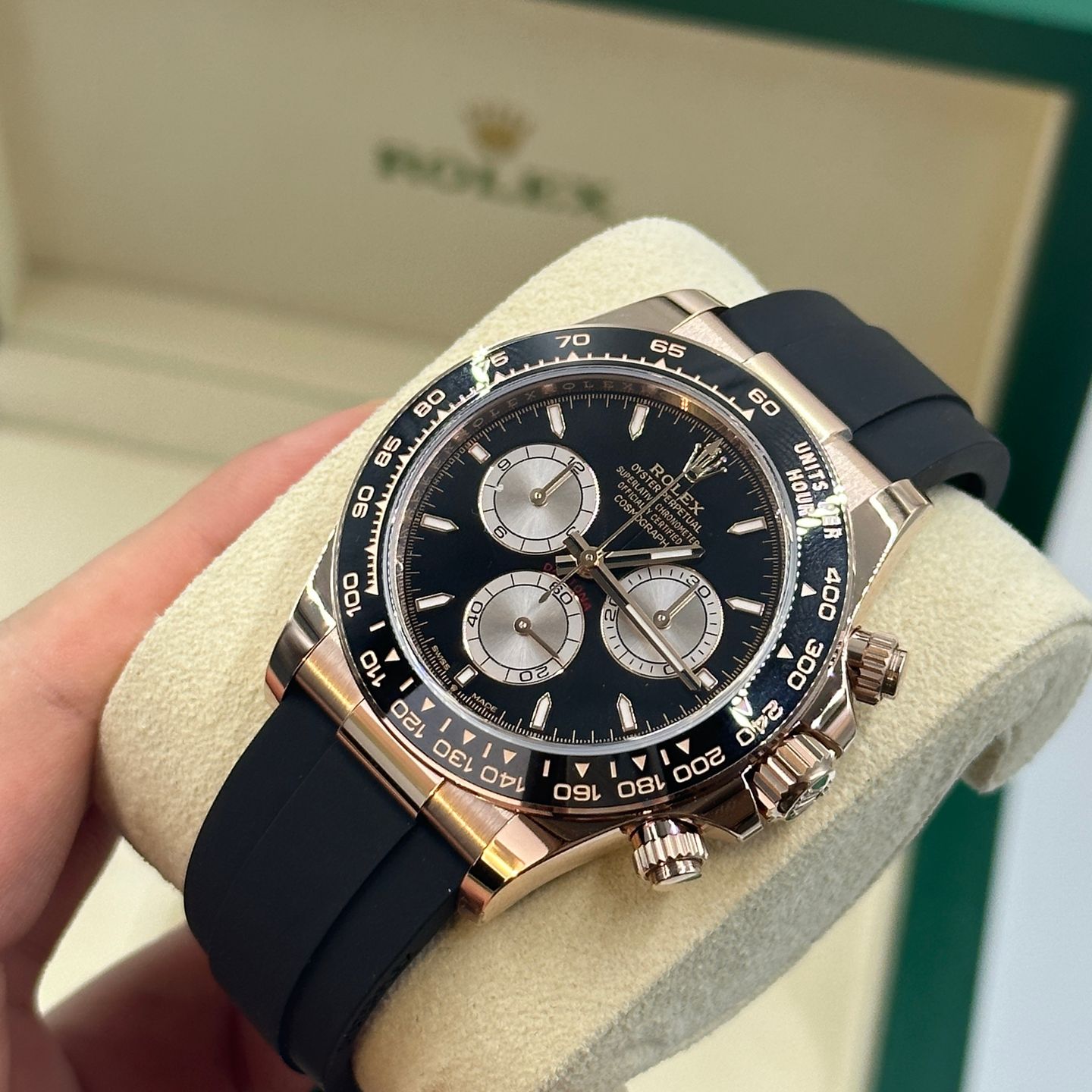 Rolex Daytona 126515LN (2025) - Pink dial 40 mm Rose Gold case (1/8)