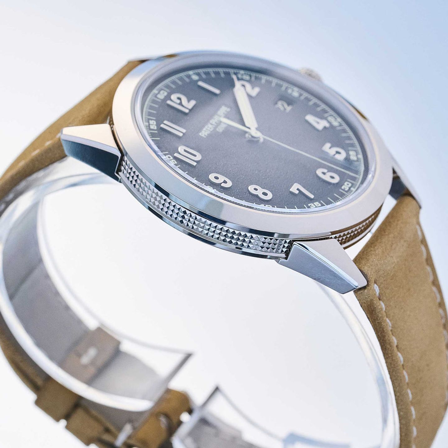 Patek Philippe Calatrava 5226G-001 - (3/7)