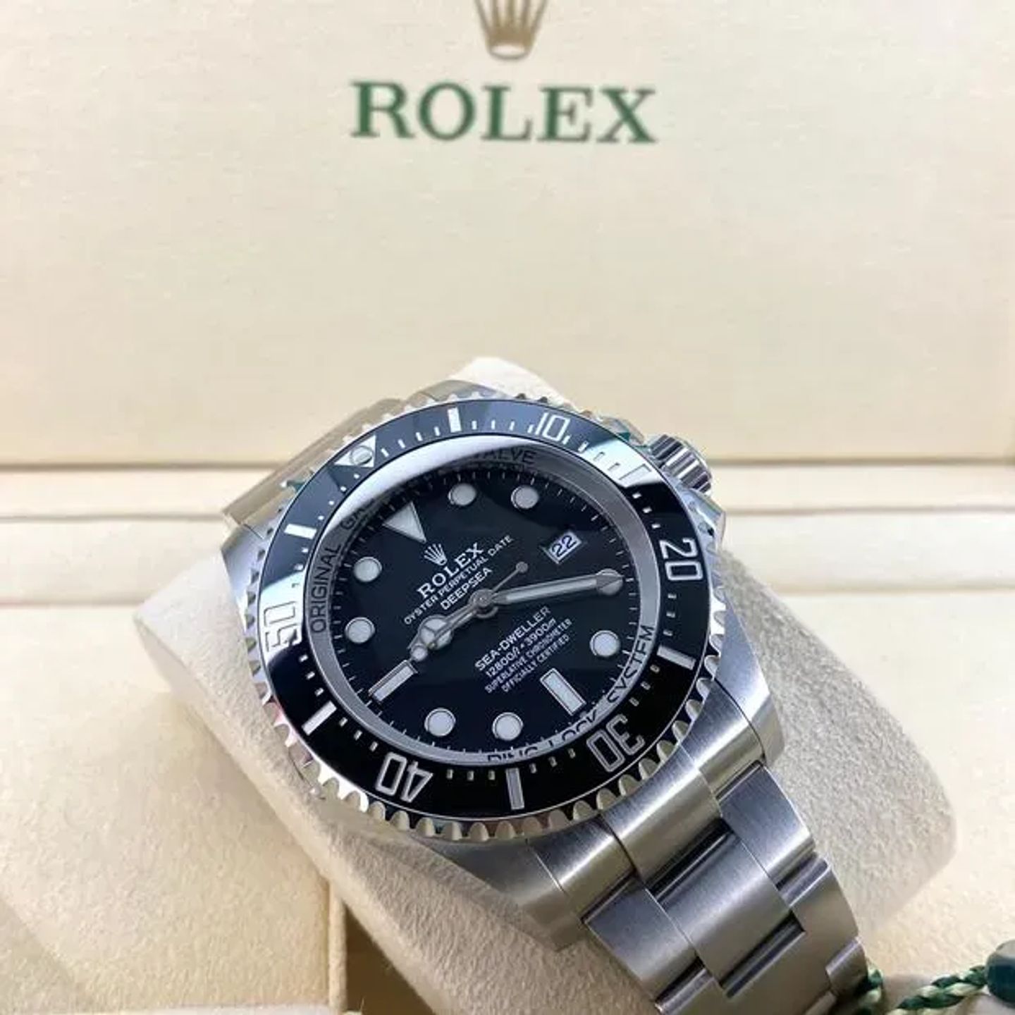 Rolex Sea-Dweller Deepsea 126660 (2022) - Black dial 44 mm Steel case (5/6)