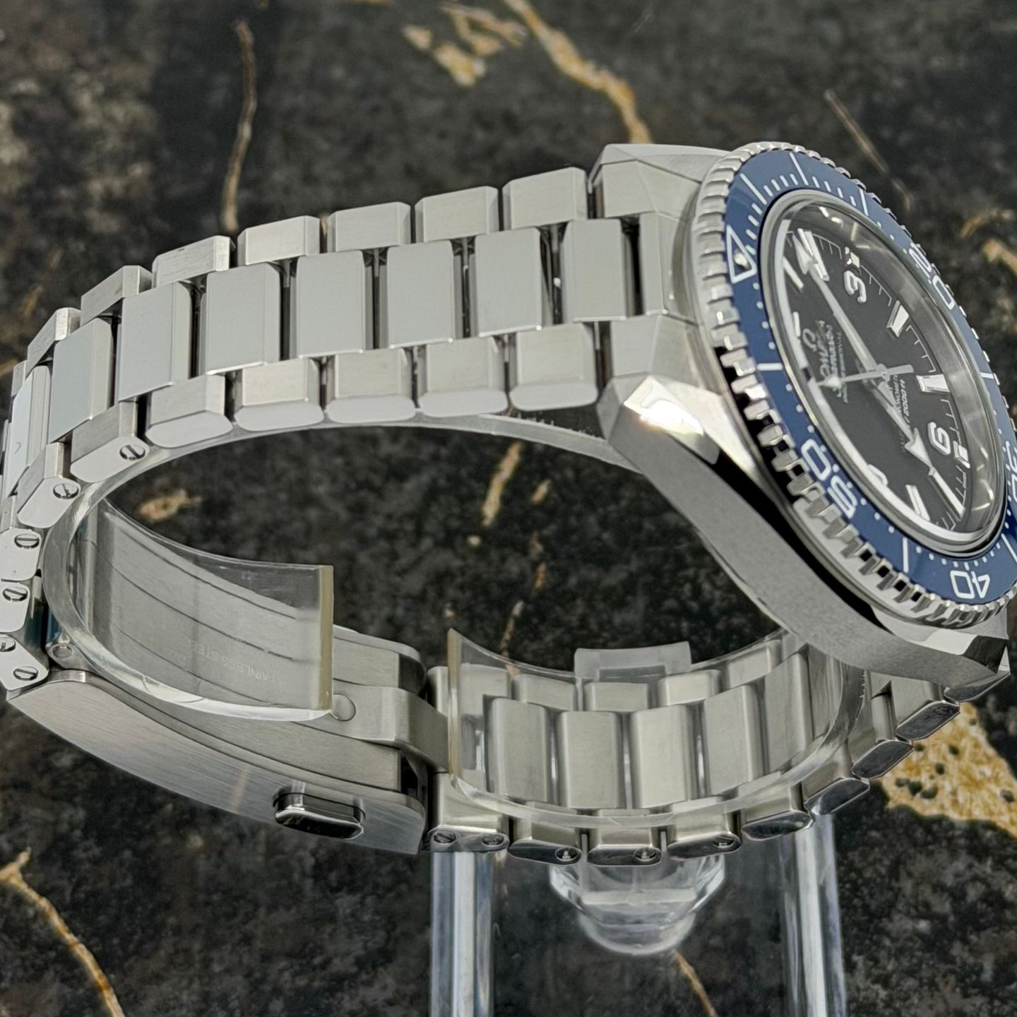 Omega Seamaster Planet Ocean 217.30.42.21.01.002 (2026) - Zwart wijzerplaat 42mm Titanium (8/8)