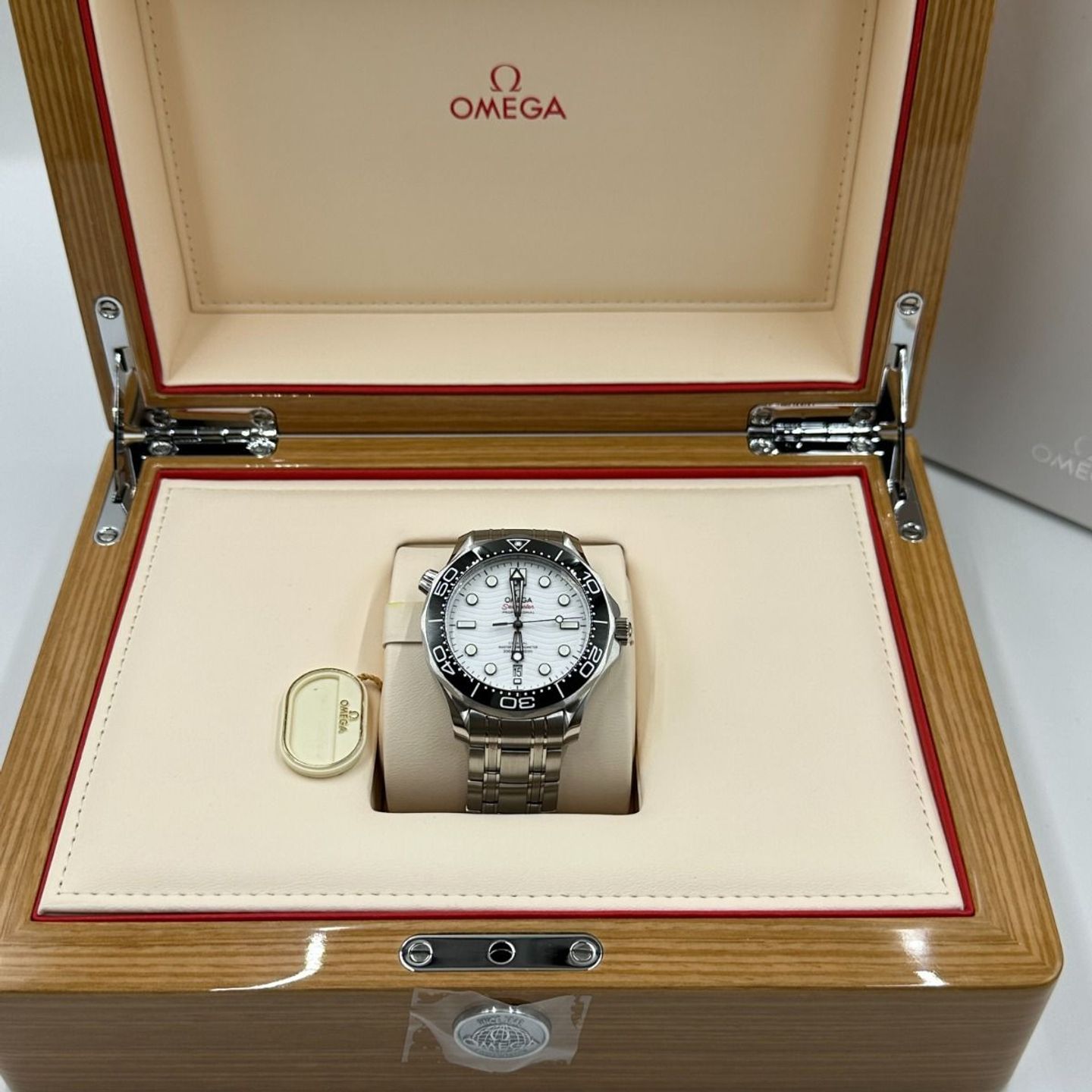 Omega Seamaster Diver 300 M 210.30.42.20.04.001 (2023) - White dial 42 mm Steel case (4/8)