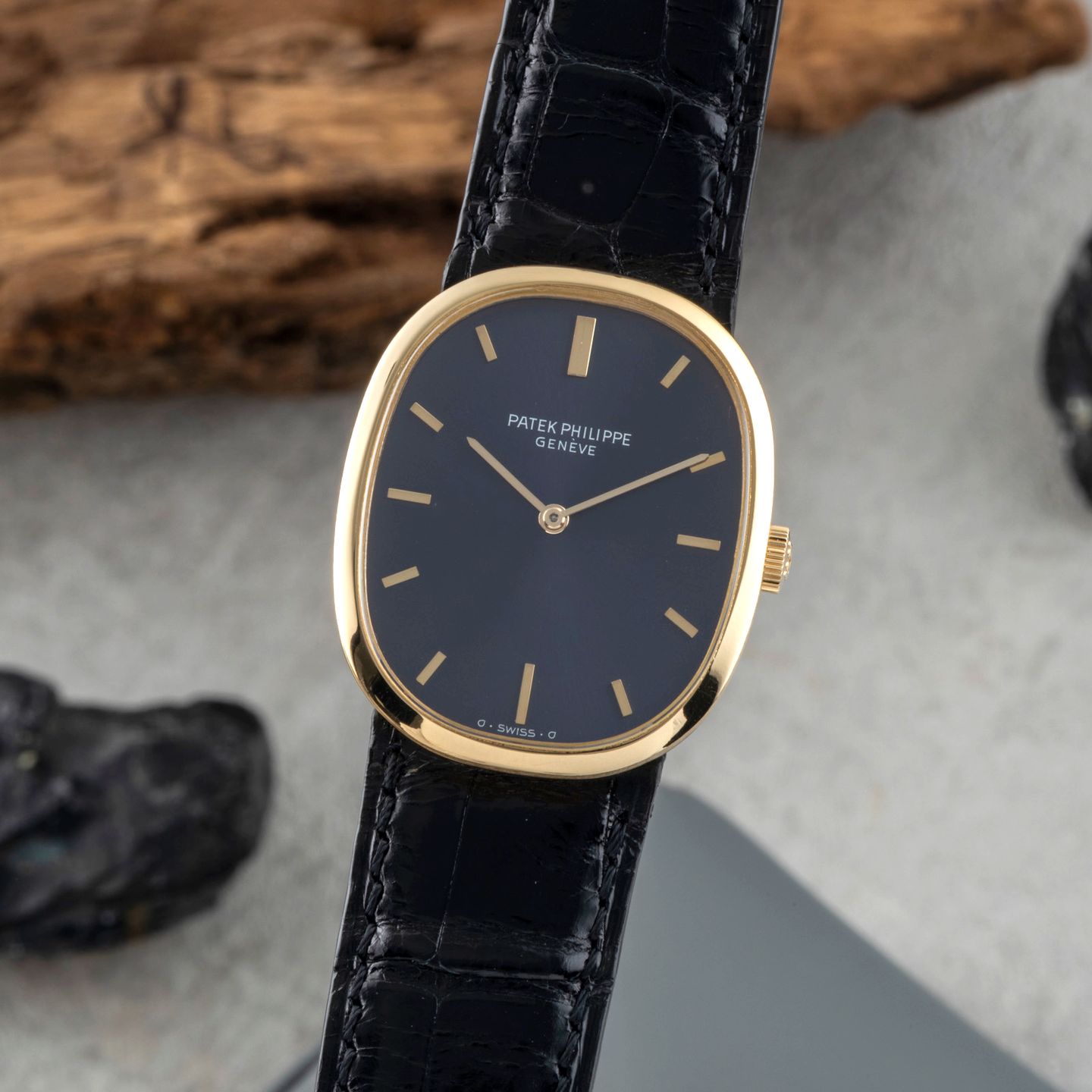 Patek Philippe Golden Ellipse 3548 (1970) - Blue dial 27 mm Yellow Gold case (3/8)