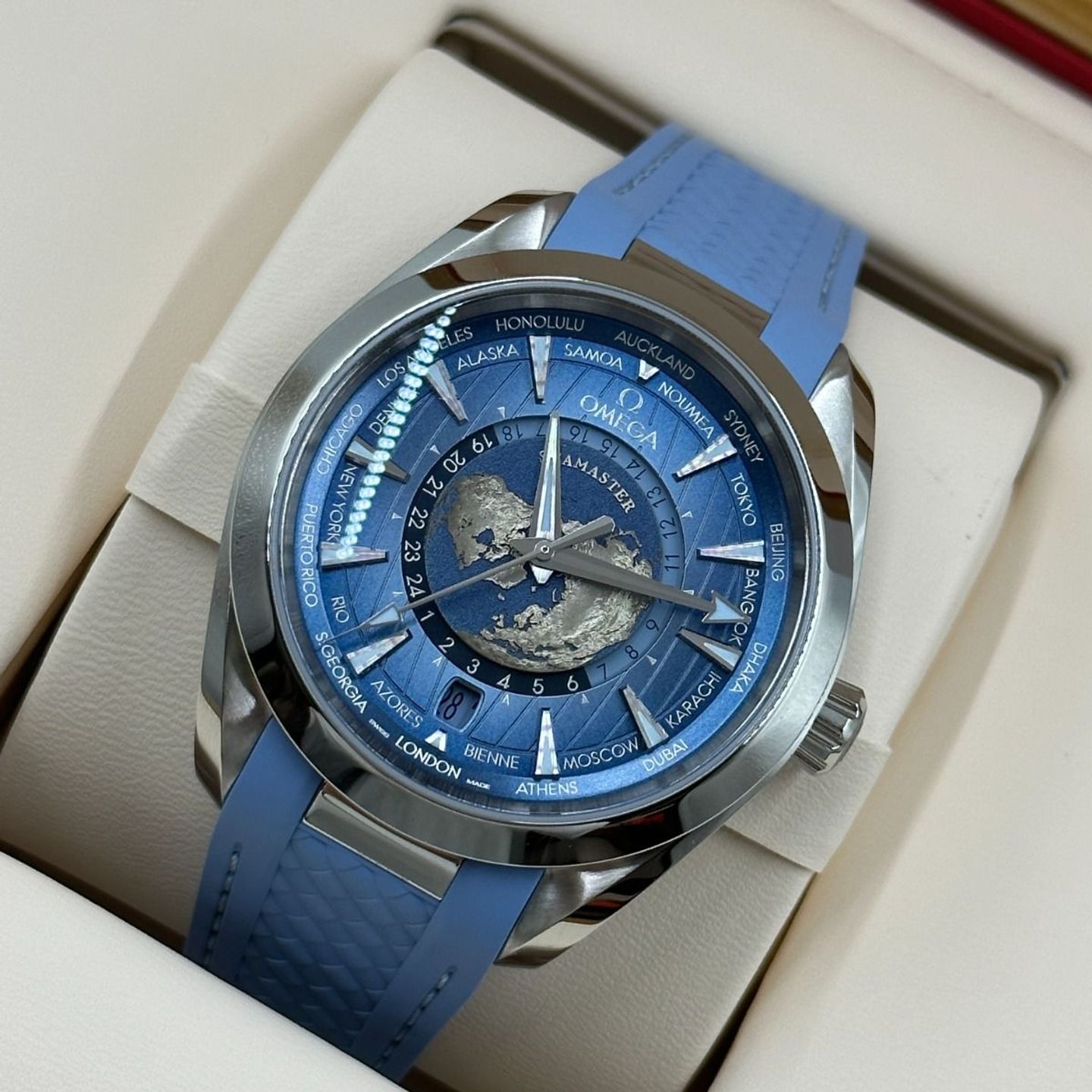 Omega Seamaster Aqua Terra 220.12.43.22.03.002 (2024) - Blue dial 43 mm Steel case (8/8)