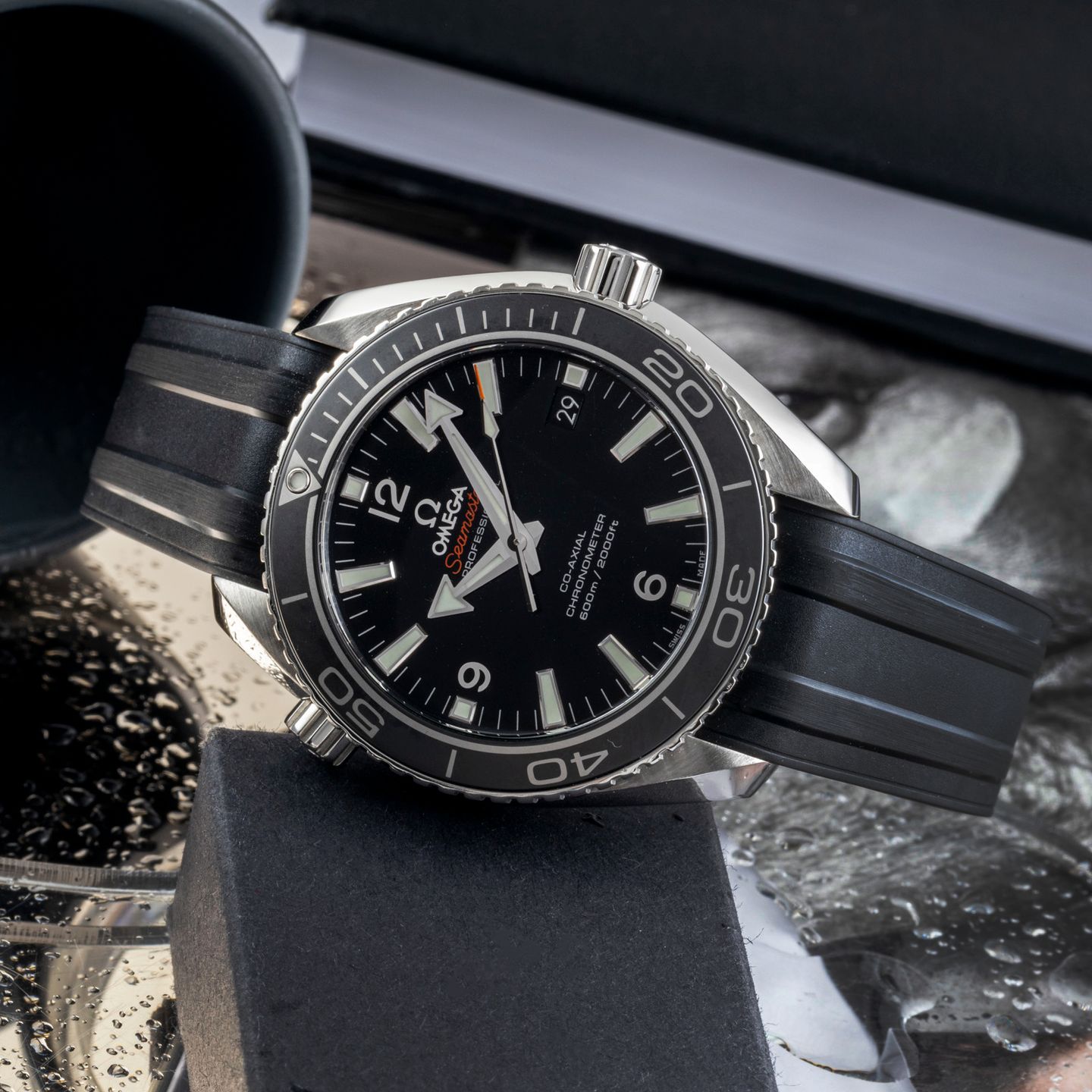 Omega Seamaster Planet Ocean 232.32.42.21.01.003 (Unknown (random serial)) - Black dial 42 mm Steel case (2/8)