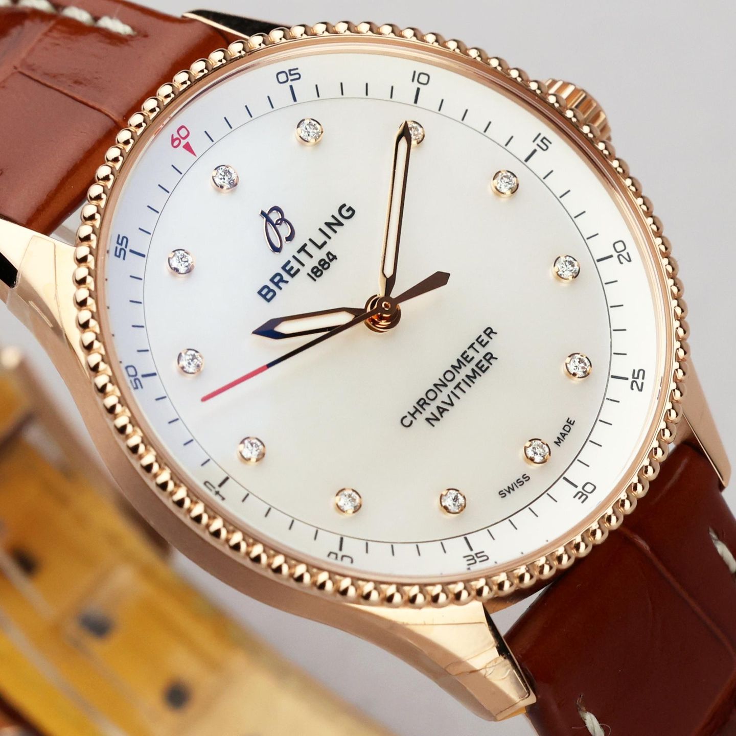 Breitling Navitimer R77320E61A1P1 (2025) - Parelmoer wijzerplaat 32mm Roségoud (3/8)