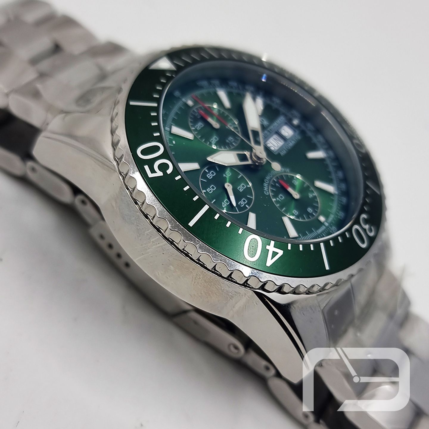 Revue Thommen Diver's Day-Date Chronograph 17030.6132 (2024) - Green dial 45 mm Steel case (4/8)