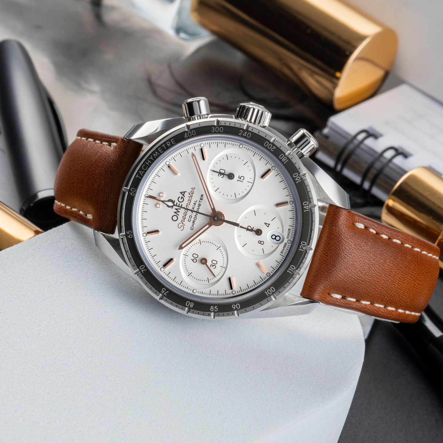 Omega Speedmaster 324.32.38.50.02.001 (Onbekend (willekeurig serienummer)) - Zilver wijzerplaat 38mm Staal (2/8)