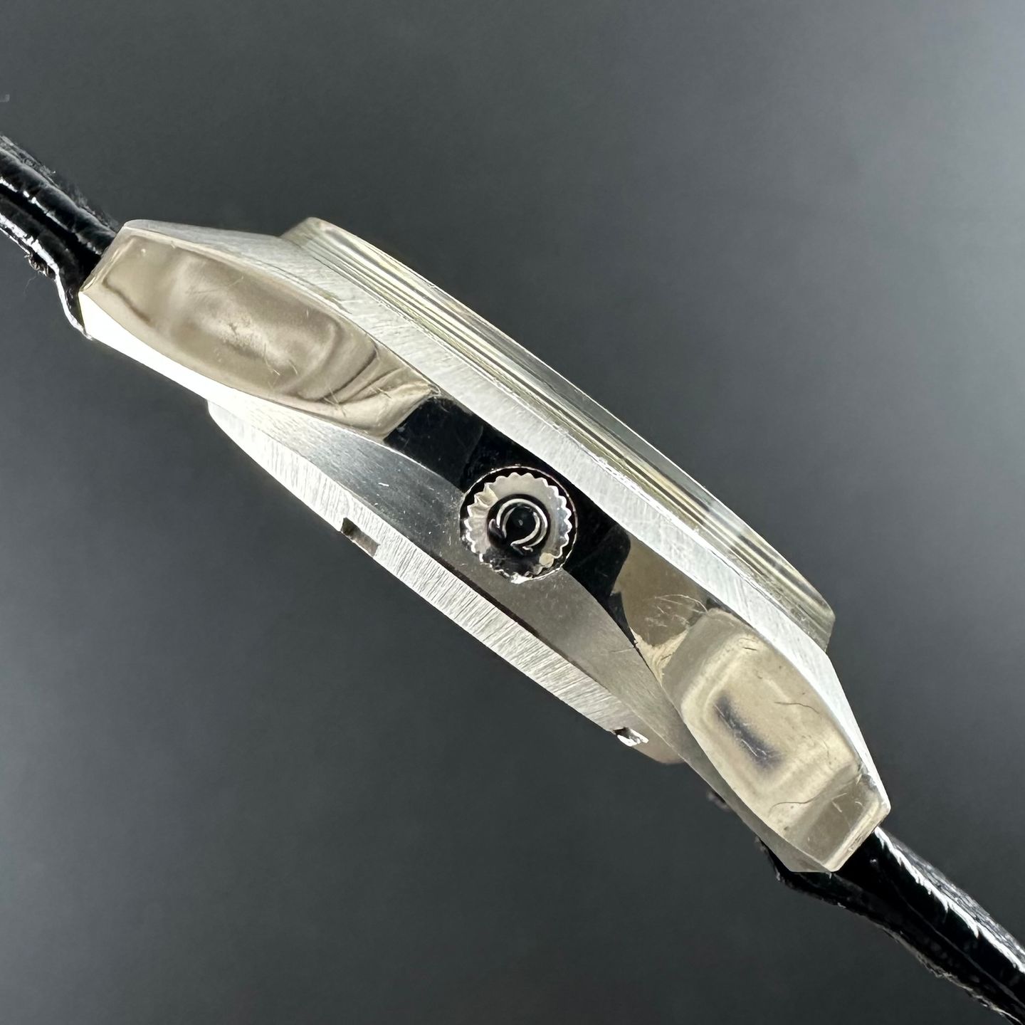 Omega Genève 198.021 - (5/8)