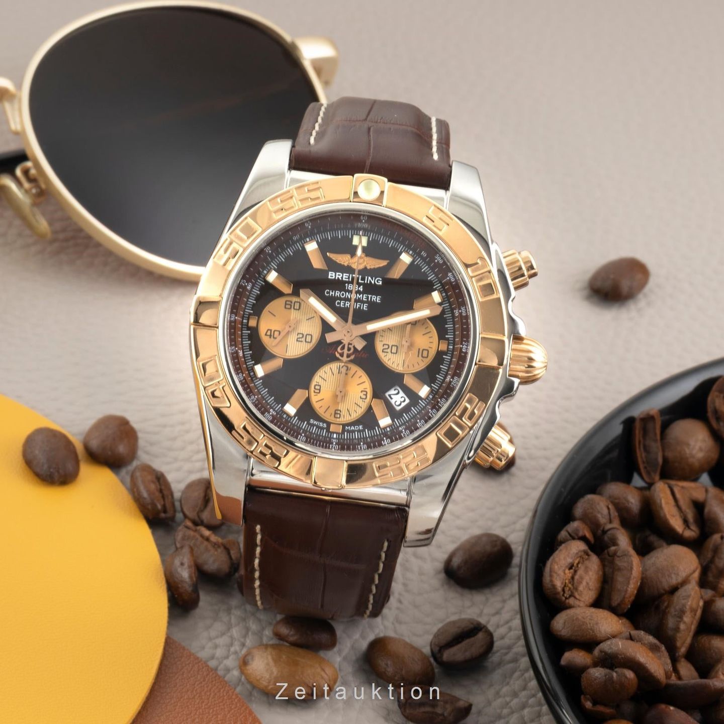 Breitling Chronomat 44 CB0110 (Unknown (random serial)) - Black dial 44 mm Gold/Steel case (3/8)