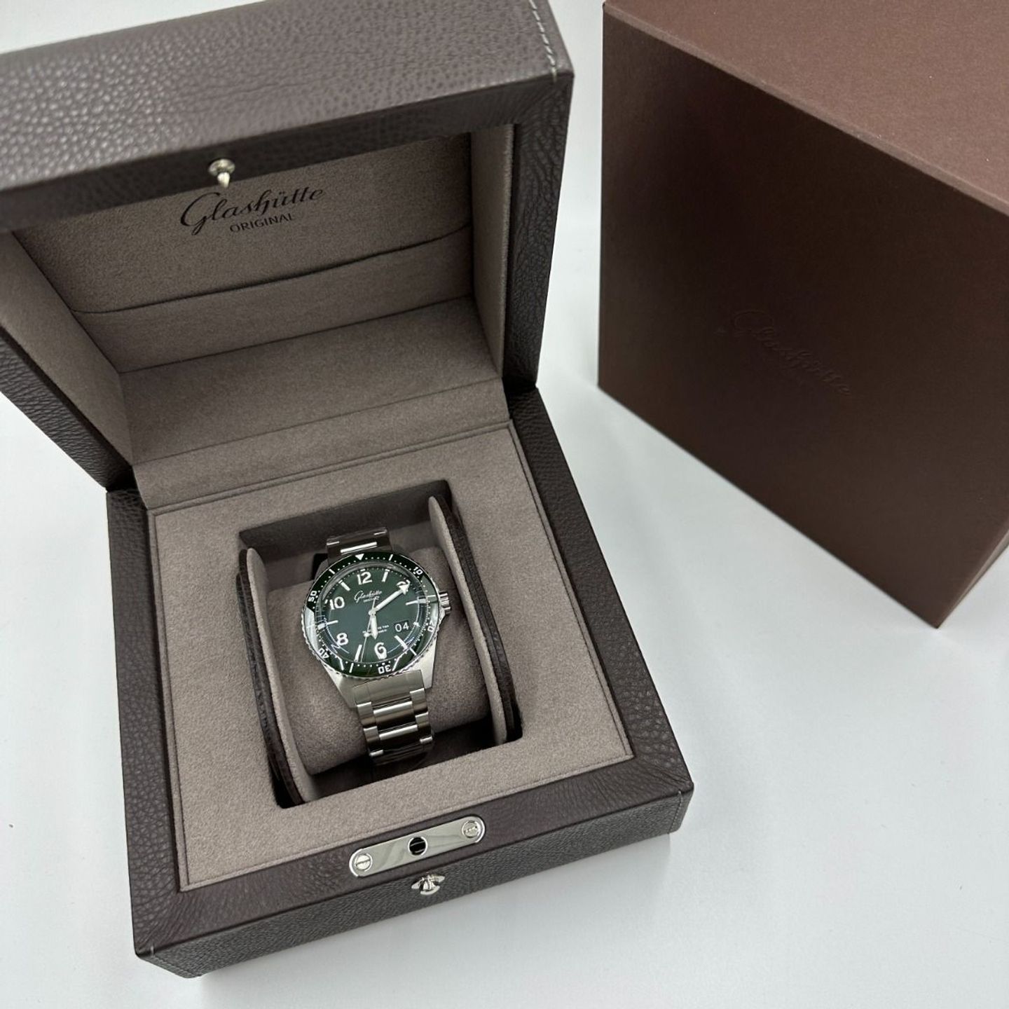 Glashütte Original SeaQ Panorama Date 1-36-13-07-83-70 (2024) - Green dial 43 mm Steel case (2/8)