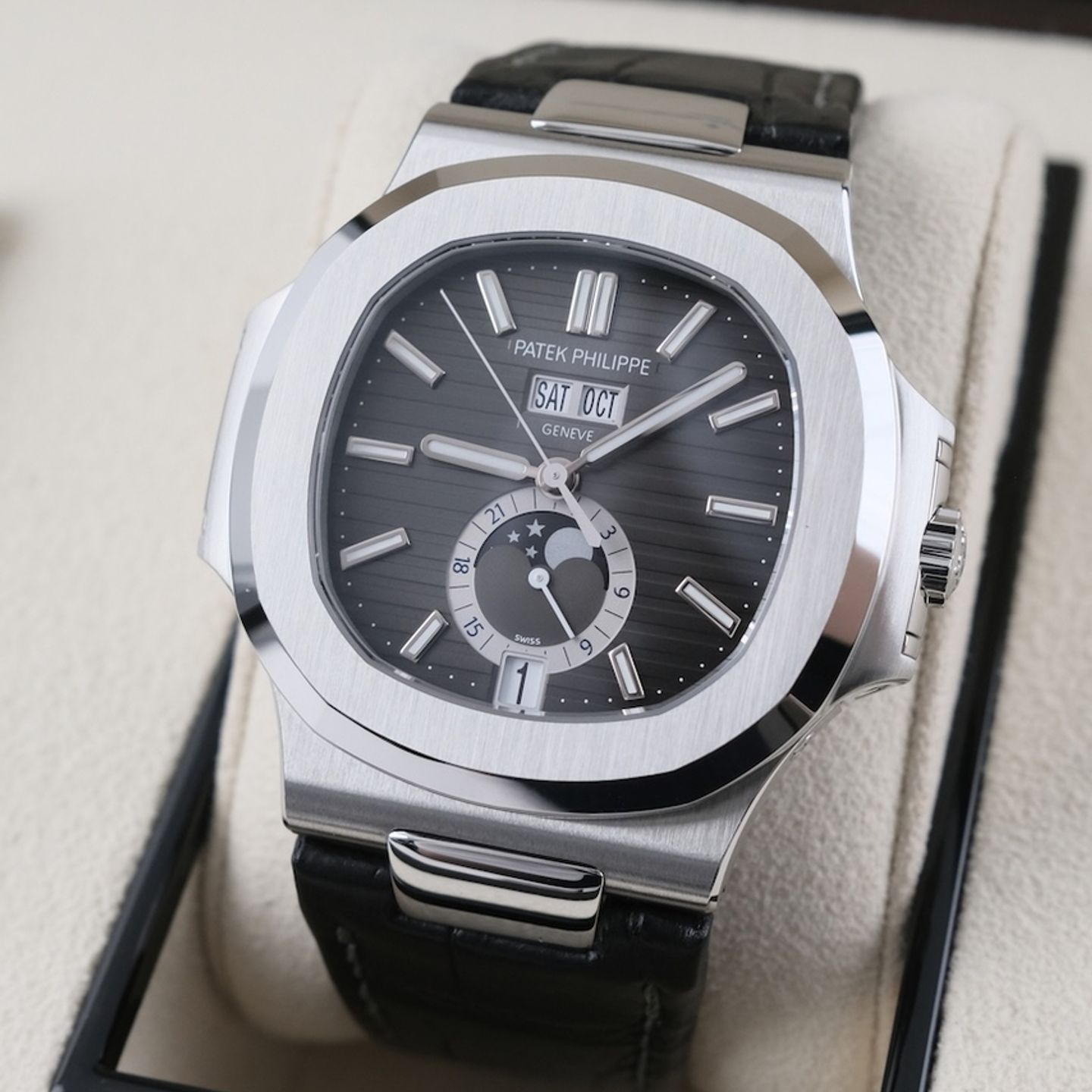 Patek Philippe Nautilus 5726A-001 (2021) - Black dial 41 mm Steel case (3/8)