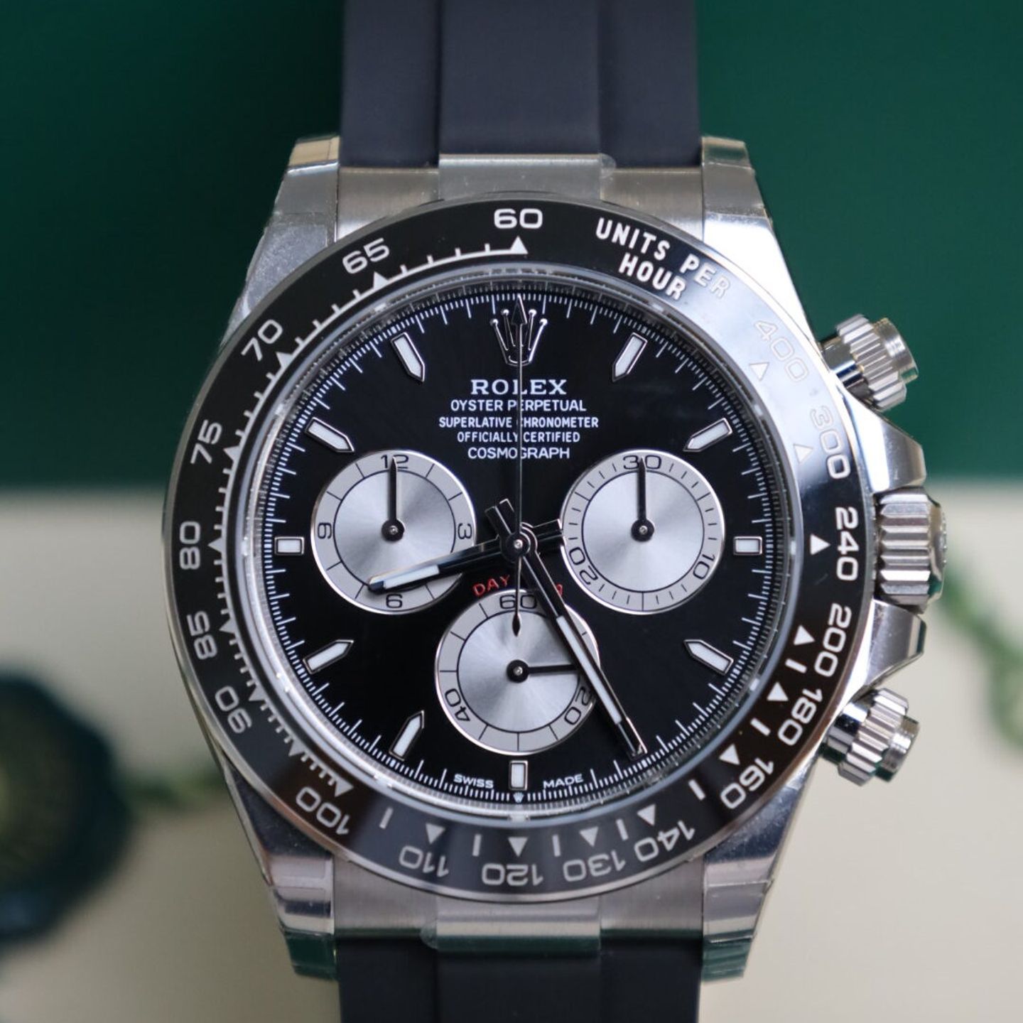 Rolex Daytona 126519 (2024) - Black dial 40 mm White Gold case (2/7)