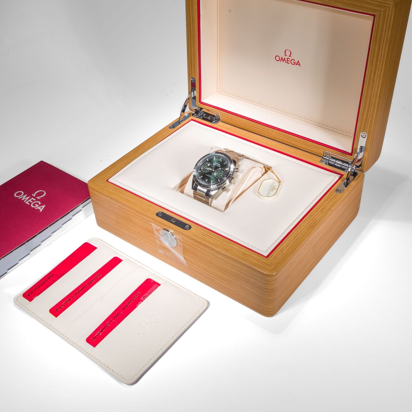 Omega Speedmaster '57 332.10.41.51.10.001 (2023) - Green dial 41 mm Steel case (2/5)