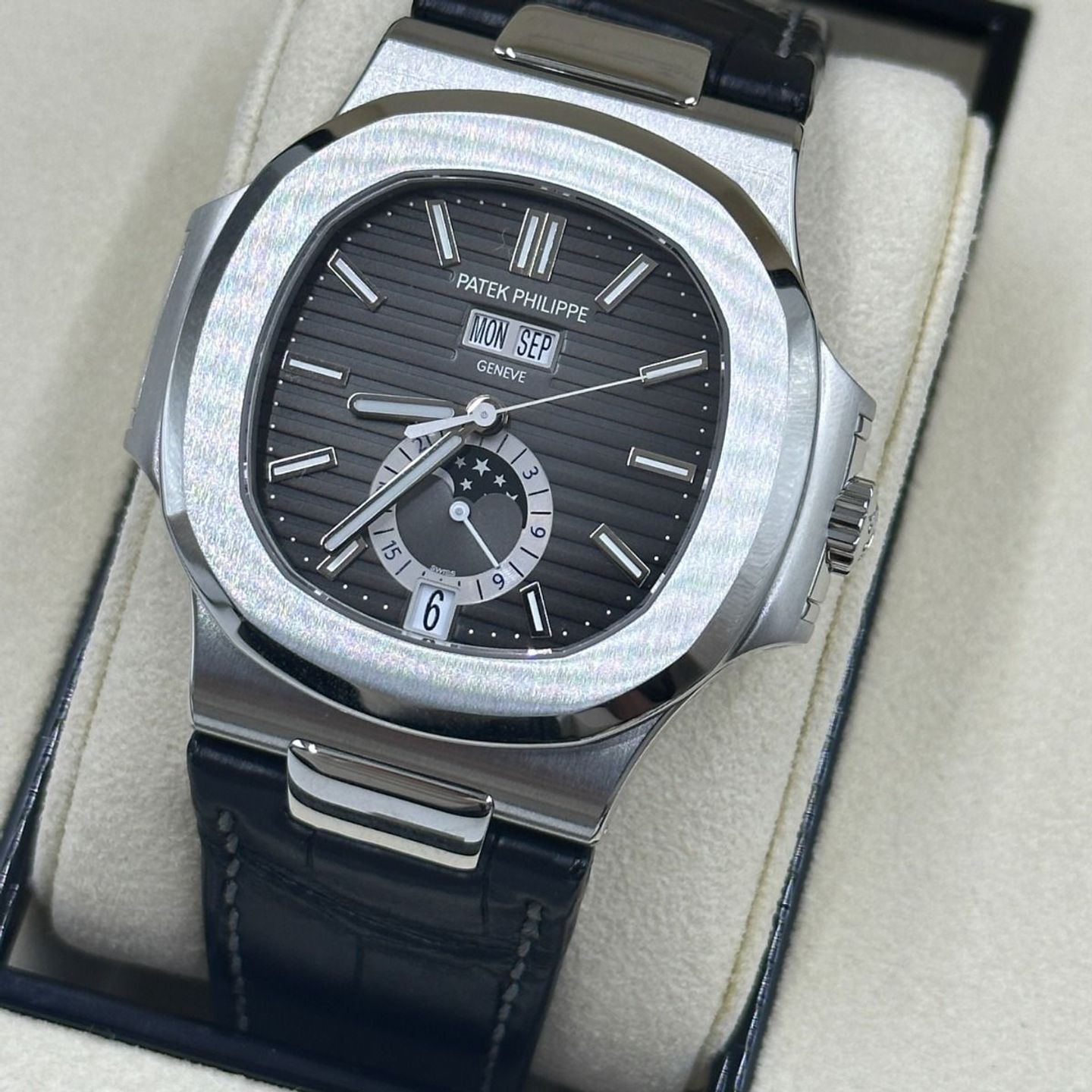 Patek Philippe Nautilus 5726A-001 (2021) - Zwart wijzerplaat 40mm Staal (7/8)