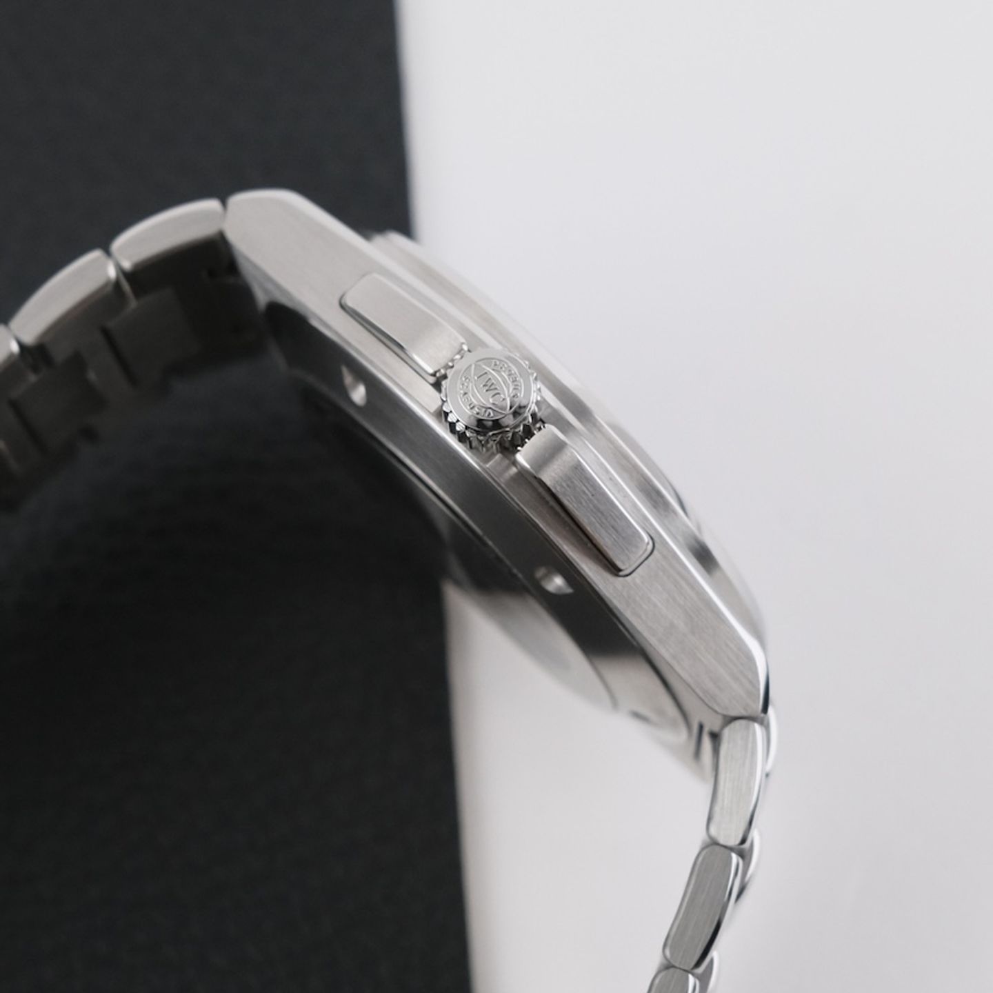 IWC Ingenieur Automatic IW328903 (2026) - Blue dial 40 mm Steel case (7/8)