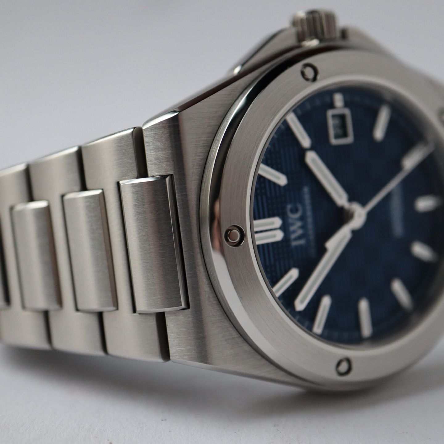 IWC Ingenieur Automatic IW328907 (2025) - Blue dial 40 mm Steel case (6/8)