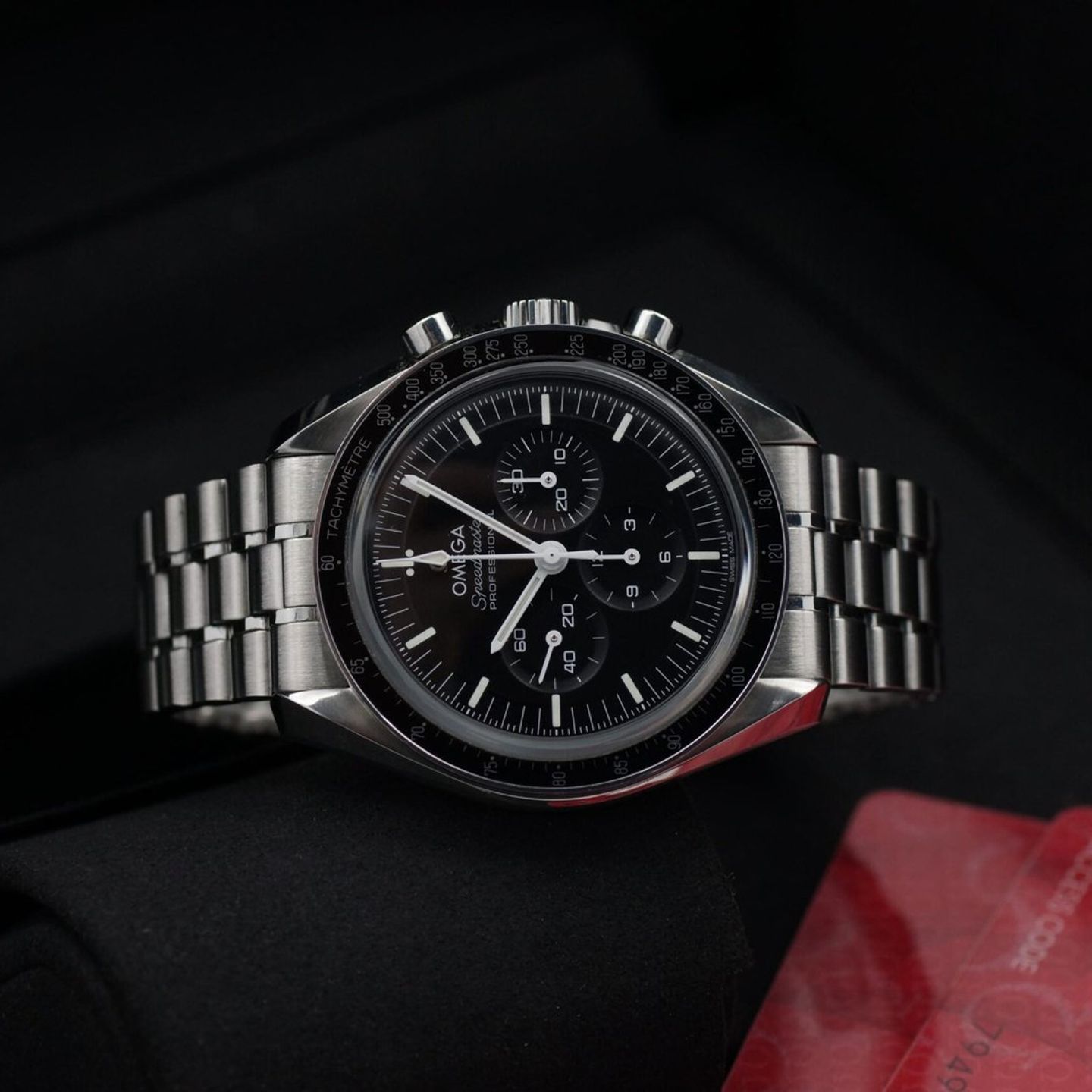 Omega Speedmaster Professional Moonwatch 310.30.42.50.01.001 (2025) - Zwart wijzerplaat 42mm Staal (2/8)