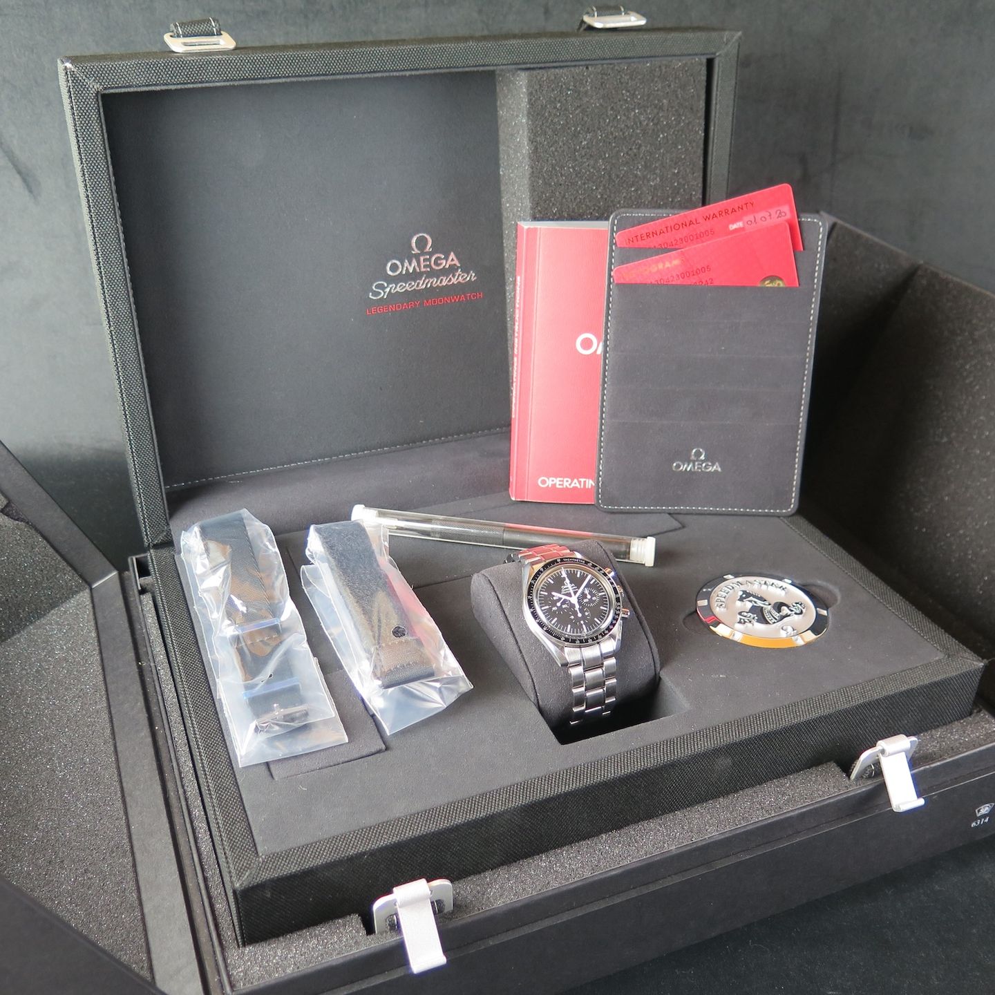Omega Speedmaster Professional Moonwatch 311.30.42.30.01.005 (2020) - Black dial 42 mm Steel case (8/8)