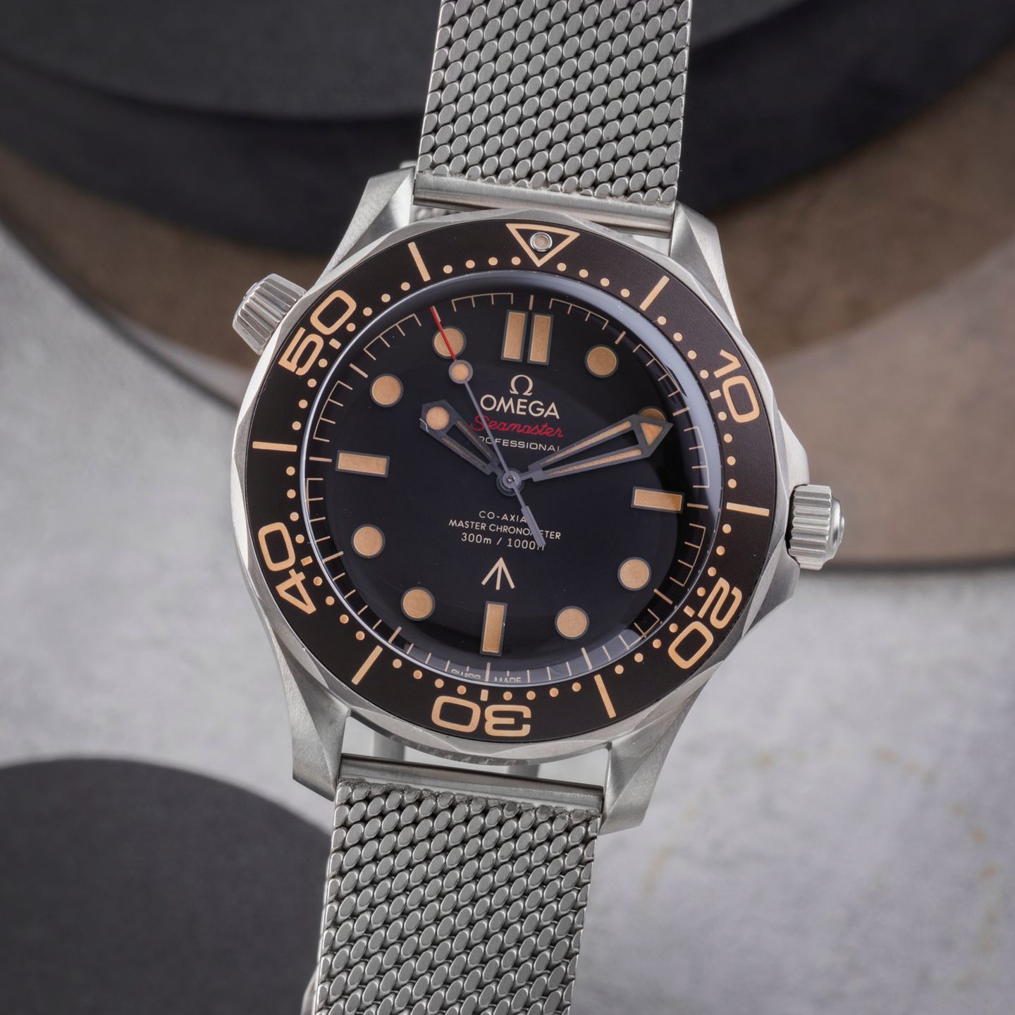 Omega Seamaster Diver 300 M 210.90.42.20.01.001 (Onbekend (willekeurig serienummer)) - Bruin wijzerplaat 42mm Titanium (3/8)