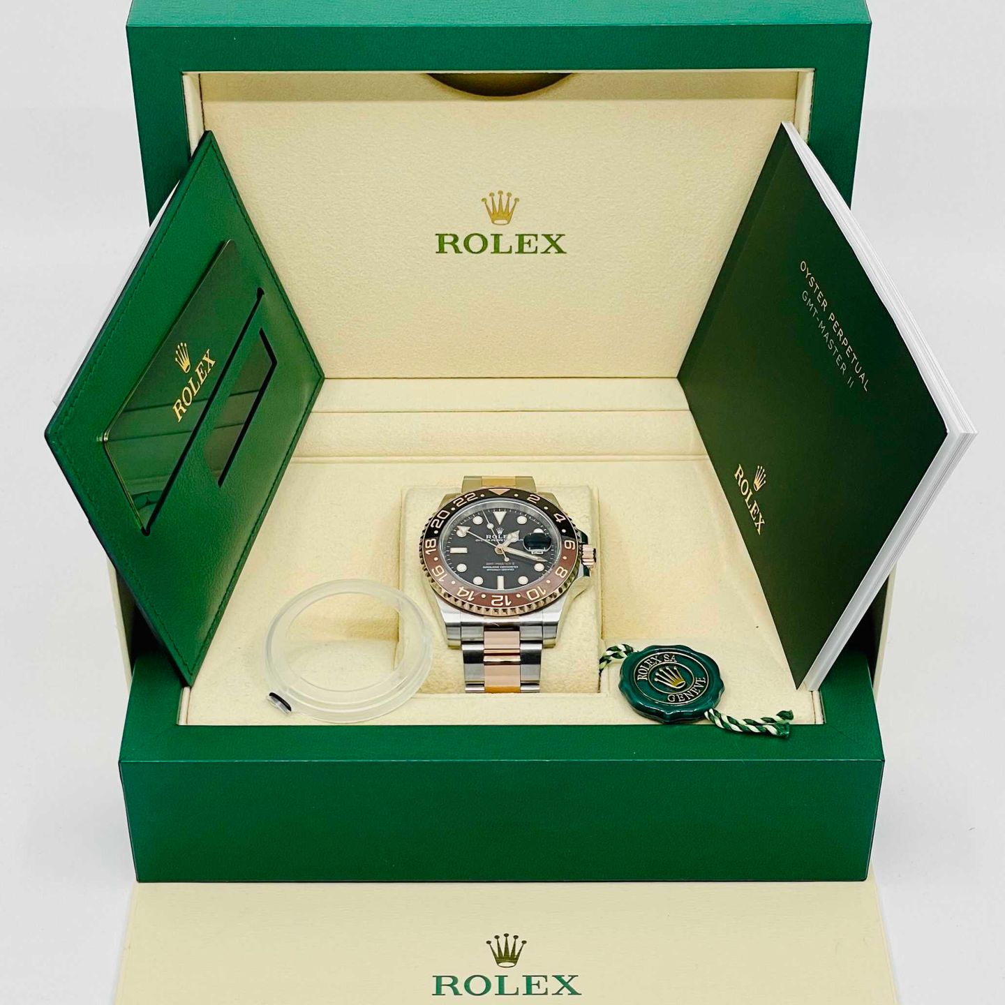 Rolex GMT-Master II 126711CHNR (2026) - Black dial 40 mm Gold/Steel case (3/8)