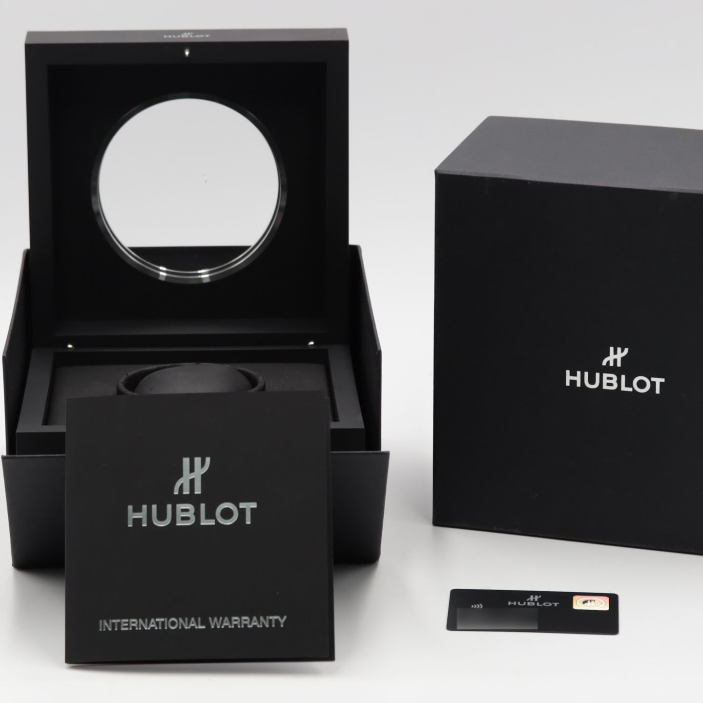 Hublot Classic Fusion 542.NX.1171.LR (Unknown (random serial)) - Black dial 42 mm Titanium case (8/8)