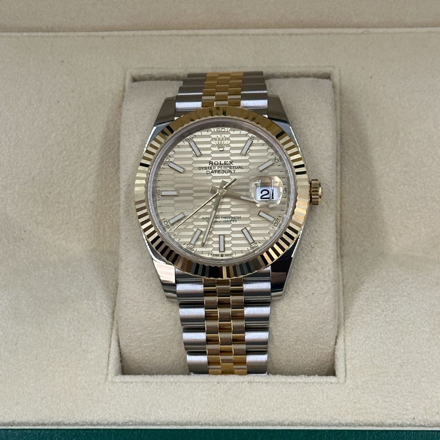 Rolex Datejust 41 126333 (2024) - Gold dial 41 mm Gold/Steel case (5/8)