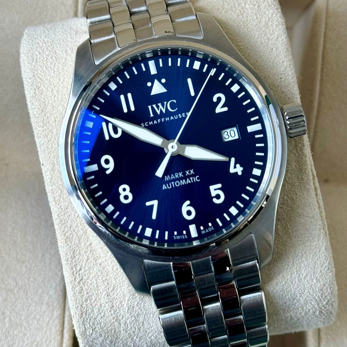 IWC Pilot Mark IW328204 (2024) - Blauw wijzerplaat 40mm Staal (1/7)