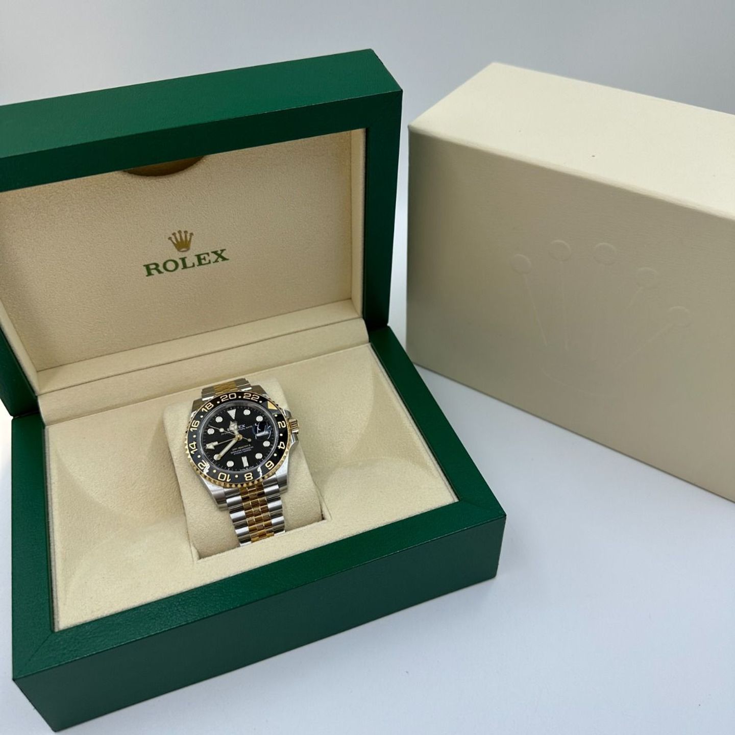 Rolex GMT-Master II 126713GRNR (2024) - Black dial 40 mm Gold/Steel case (3/8)