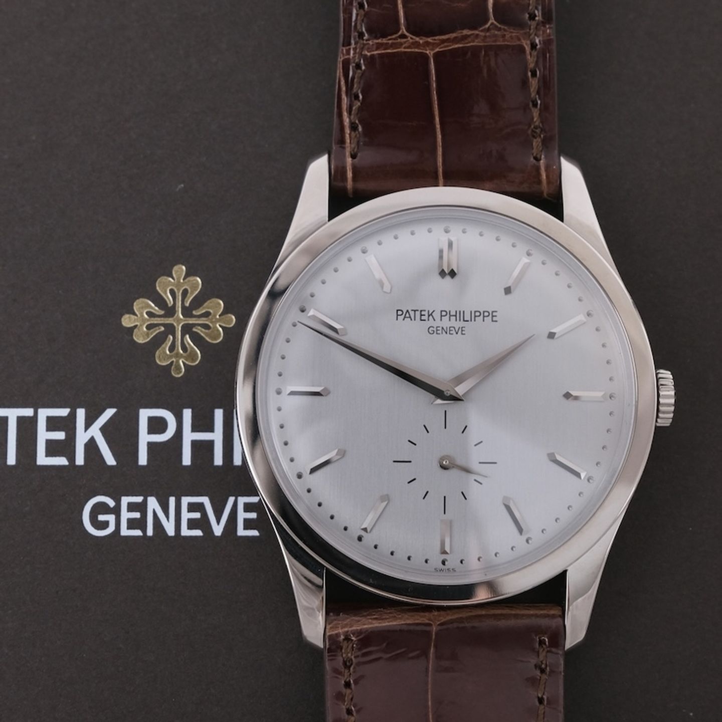 Patek Philippe Calatrava 5196G-001 (2007) - 37mm Witgoud (3/8)