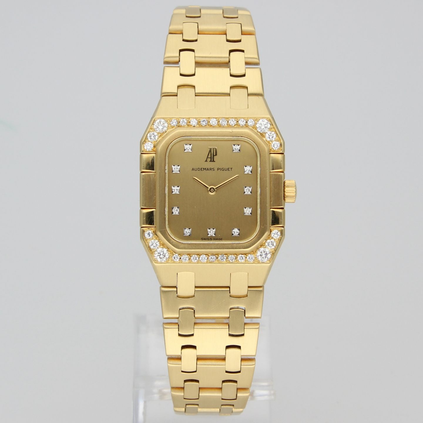 Audemars Piguet Royal Oak Lady 6010BA (1980) - Gold dial 25 mm Yellow Gold case (2/8)