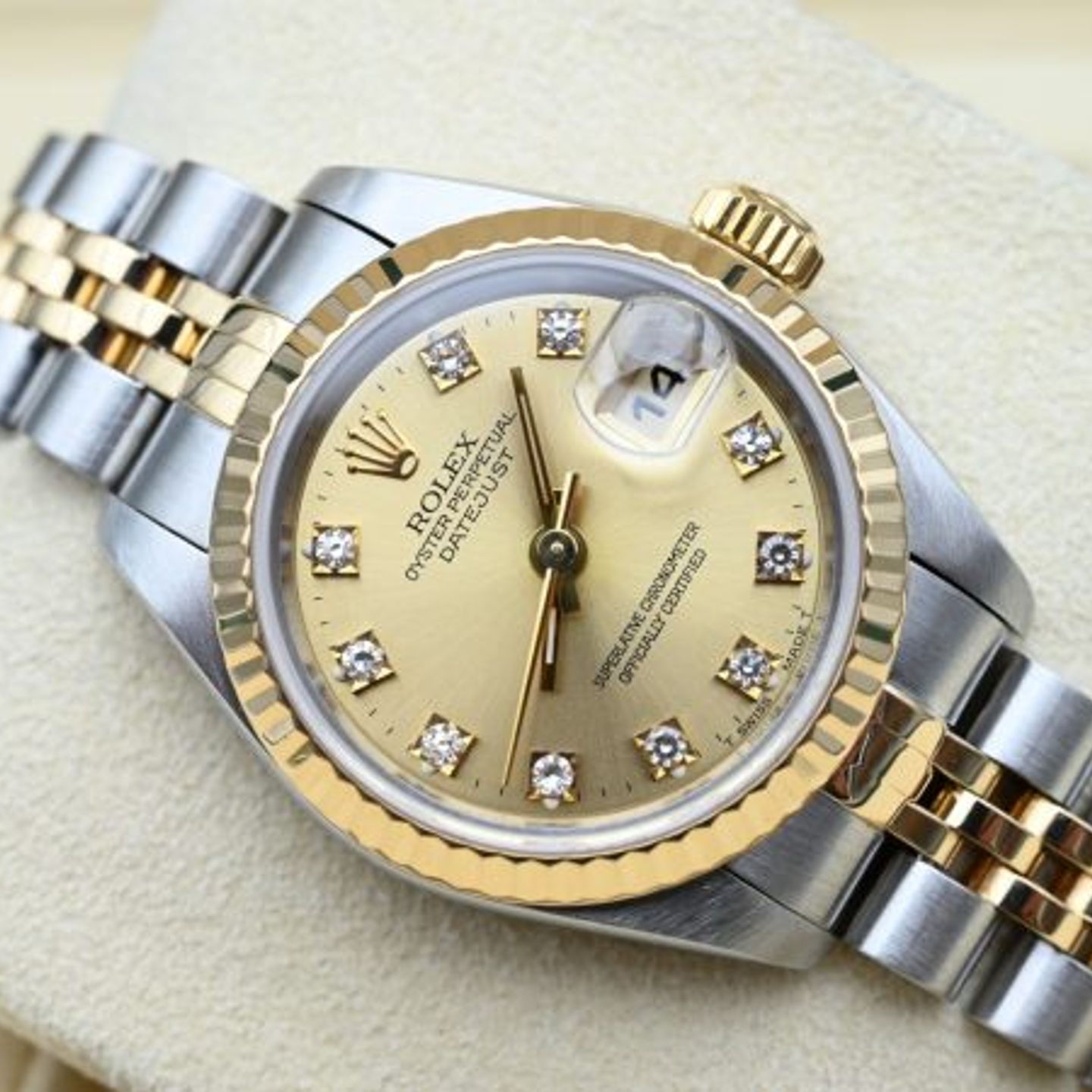 Rolex Lady-Datejust 69173 (1993) - Champagne wijzerplaat 26mm Goud/Staal (1/8)