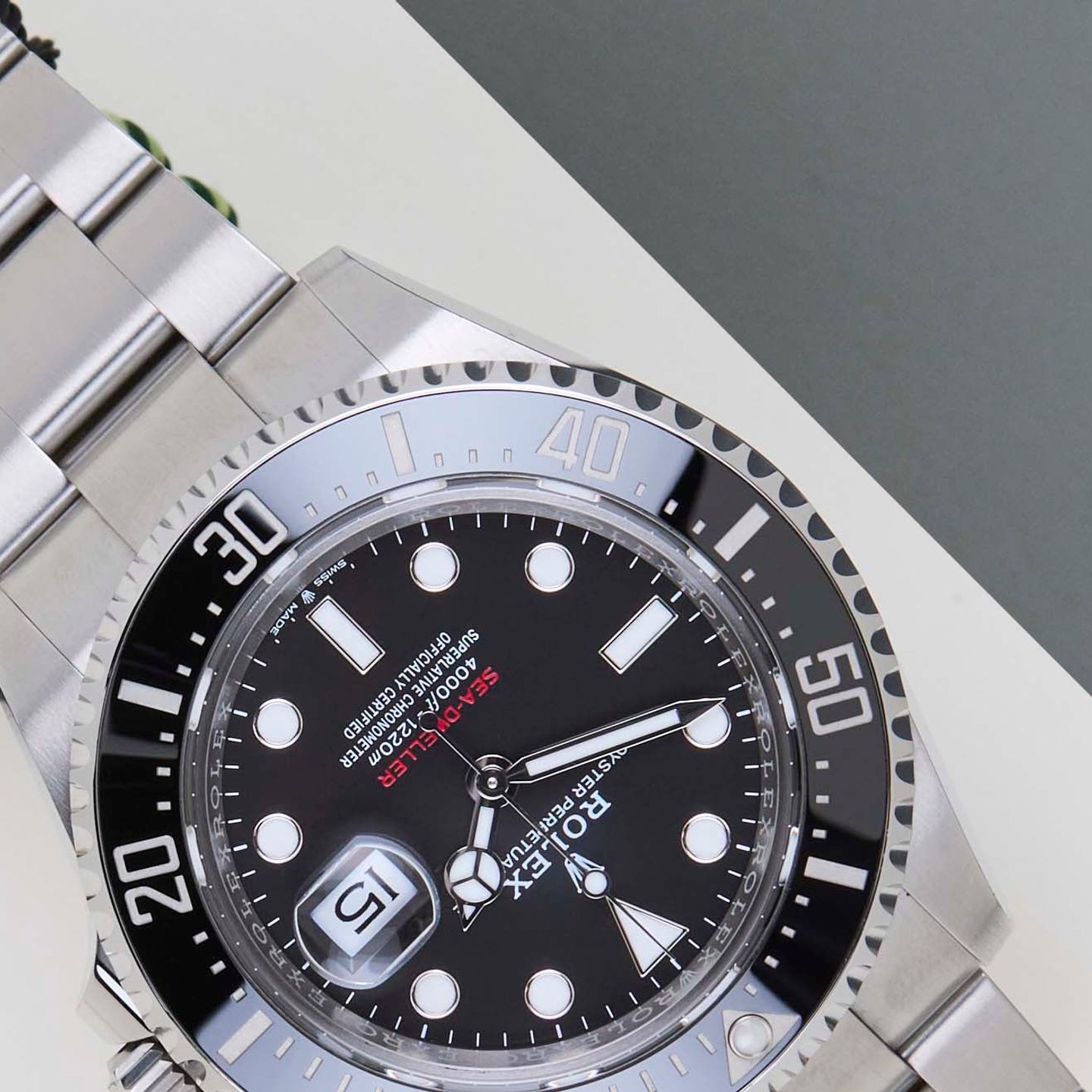 Rolex Sea-Dweller 126600 (2024) - Black dial 43 mm Steel case (4/8)