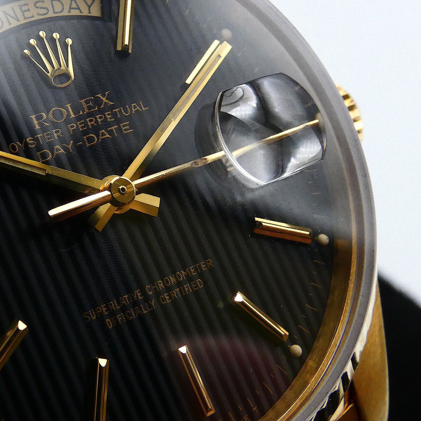 Rolex Day-Date 36 18038 (1984) - Black dial 36 mm Yellow Gold case (3/4)
