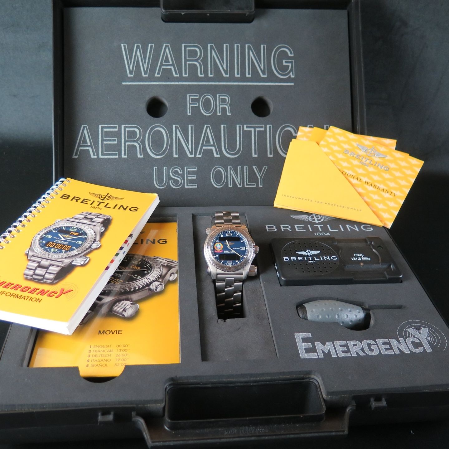 Breitling Emergency E56121 (2001) - 43 mm Titanium case (8/8)