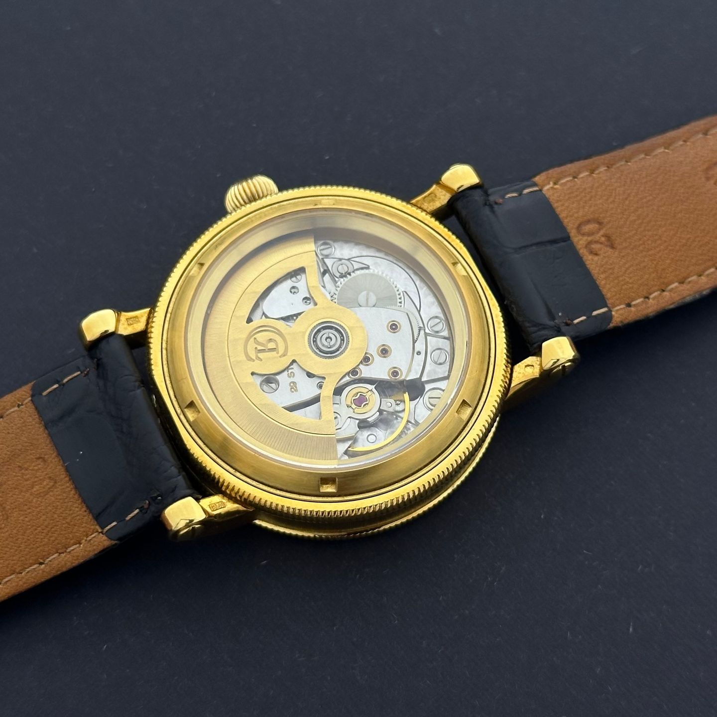 Chronoswiss Delphis CH-1421 (Unknown (random serial)) - Silver dial 39 mm Yellow Gold case (2/8)