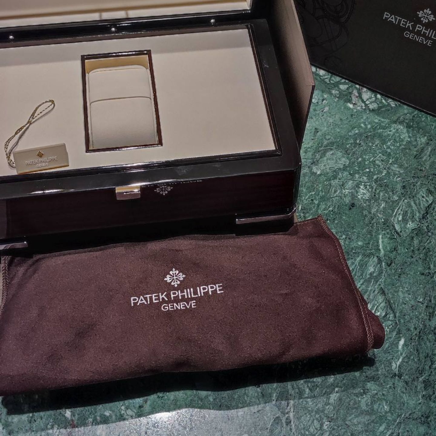 Patek Philippe Calatrava 5296G - (7/7)